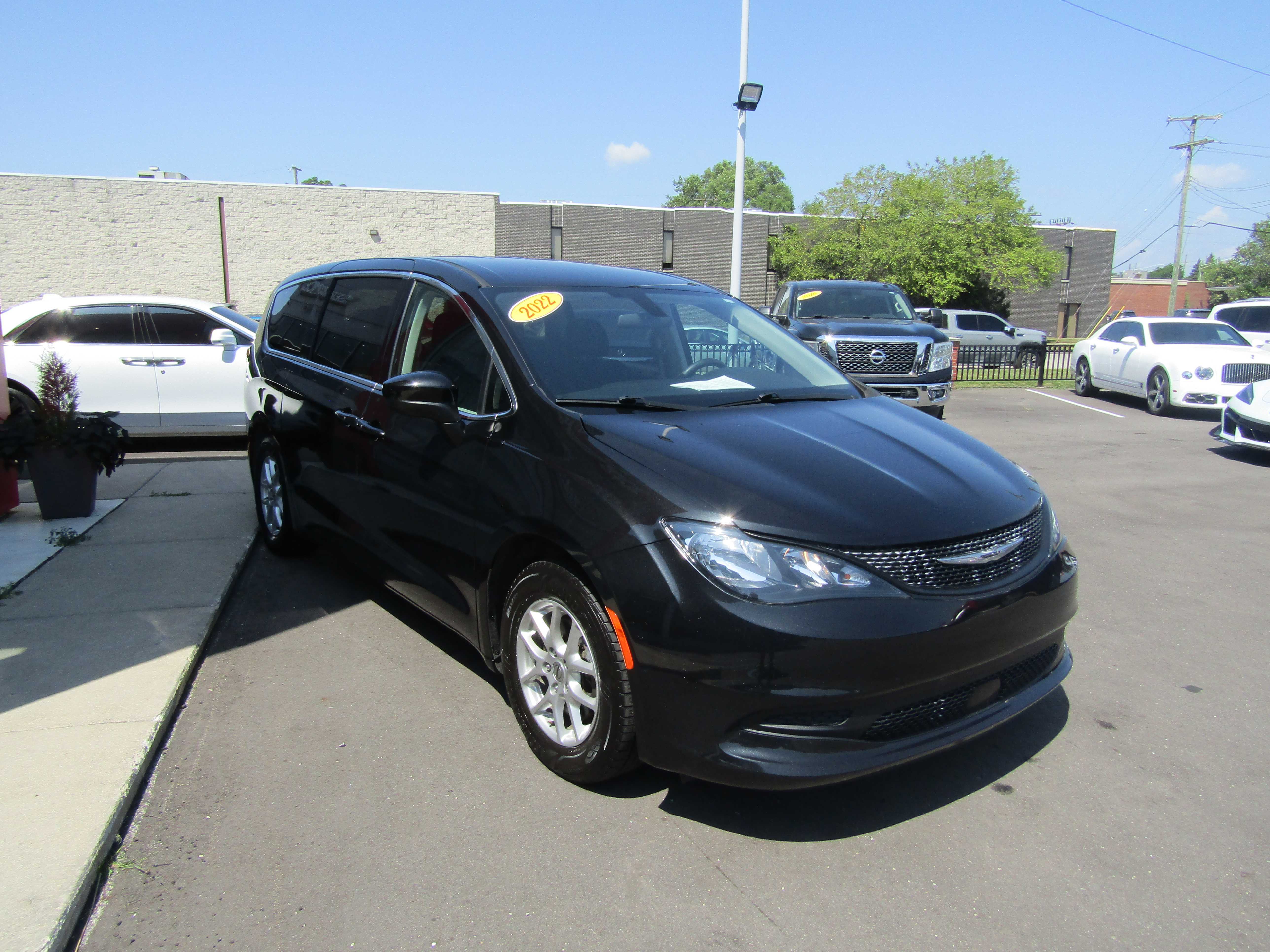 BLACK, 2022 CHRYSLER VOYAGER Thumnail Image 5