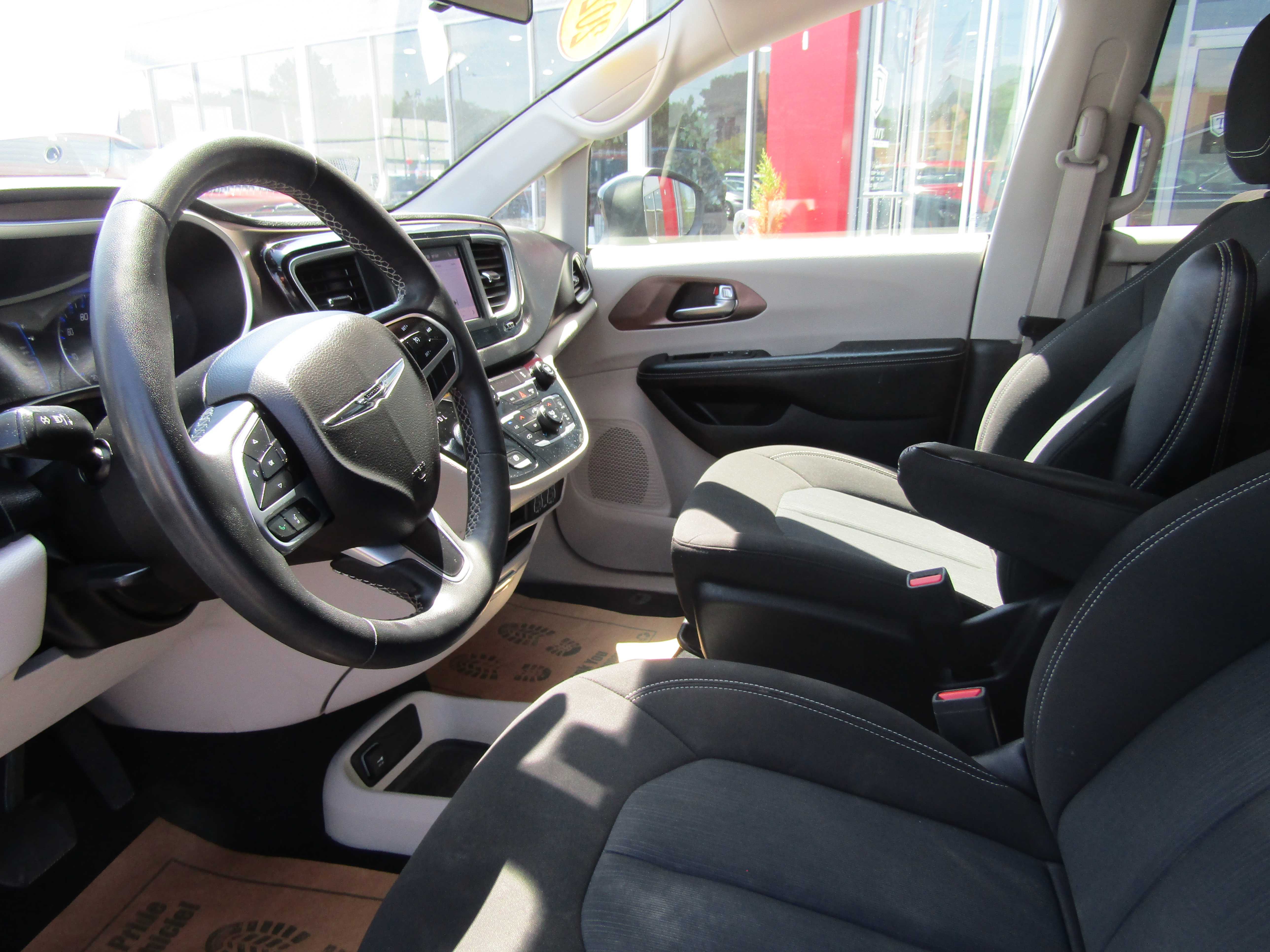 BLACK, 2022 CHRYSLER VOYAGER Thumnail Image 8