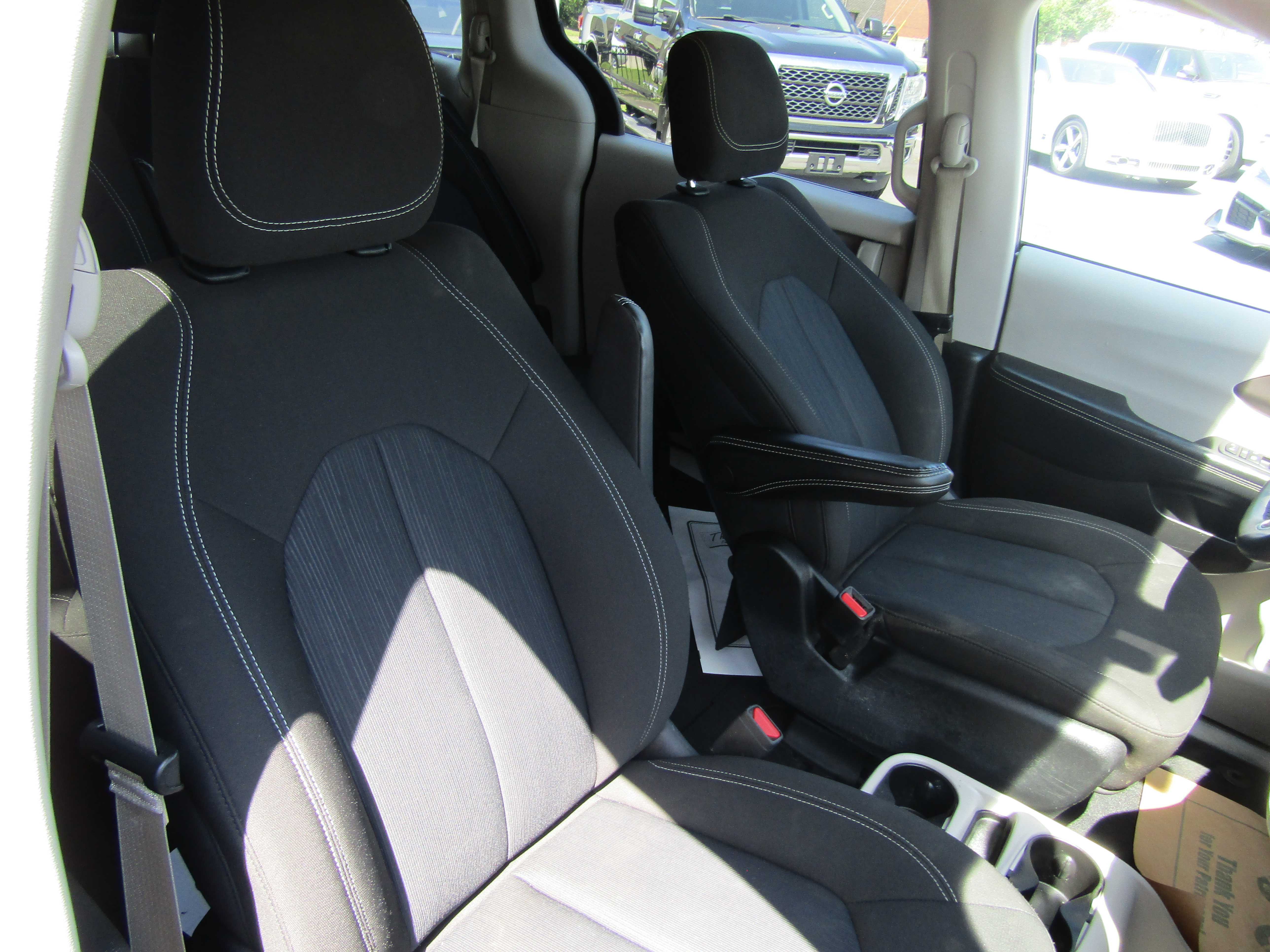 BLACK, 2022 CHRYSLER VOYAGER Thumnail Image 10