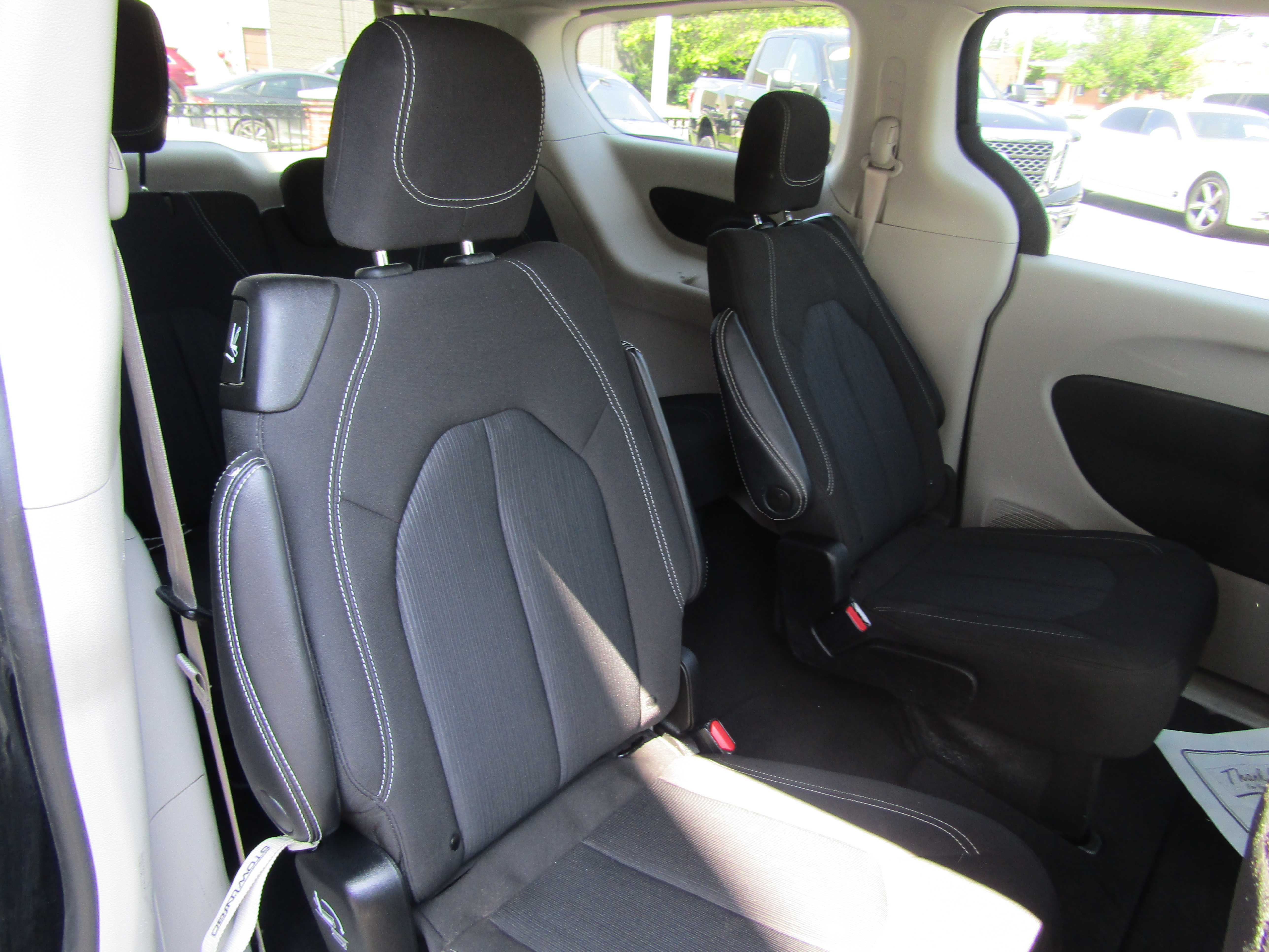 BLACK, 2022 CHRYSLER VOYAGER Thumnail Image 12