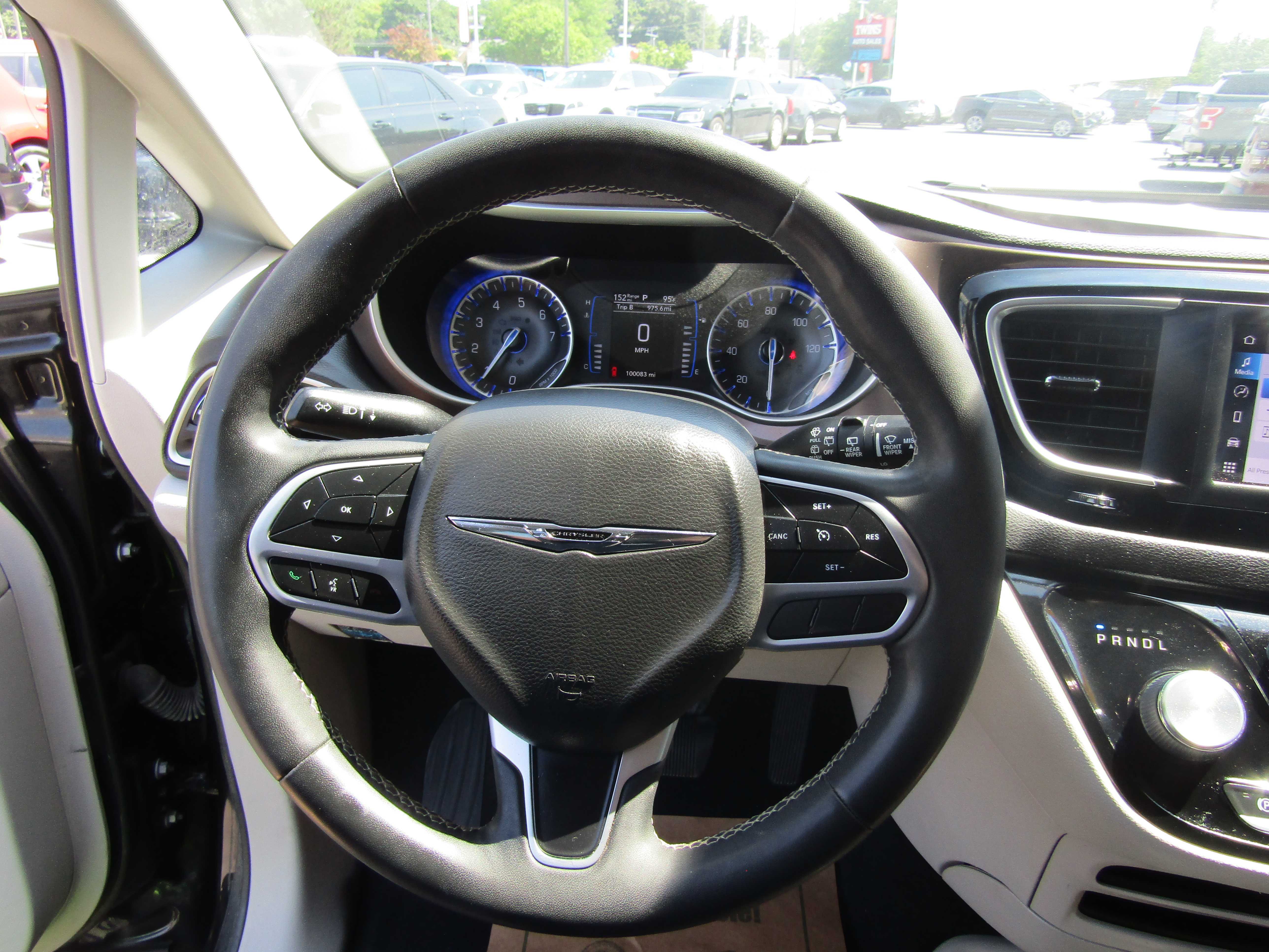 BLACK, 2022 CHRYSLER VOYAGER Thumnail Image 14
