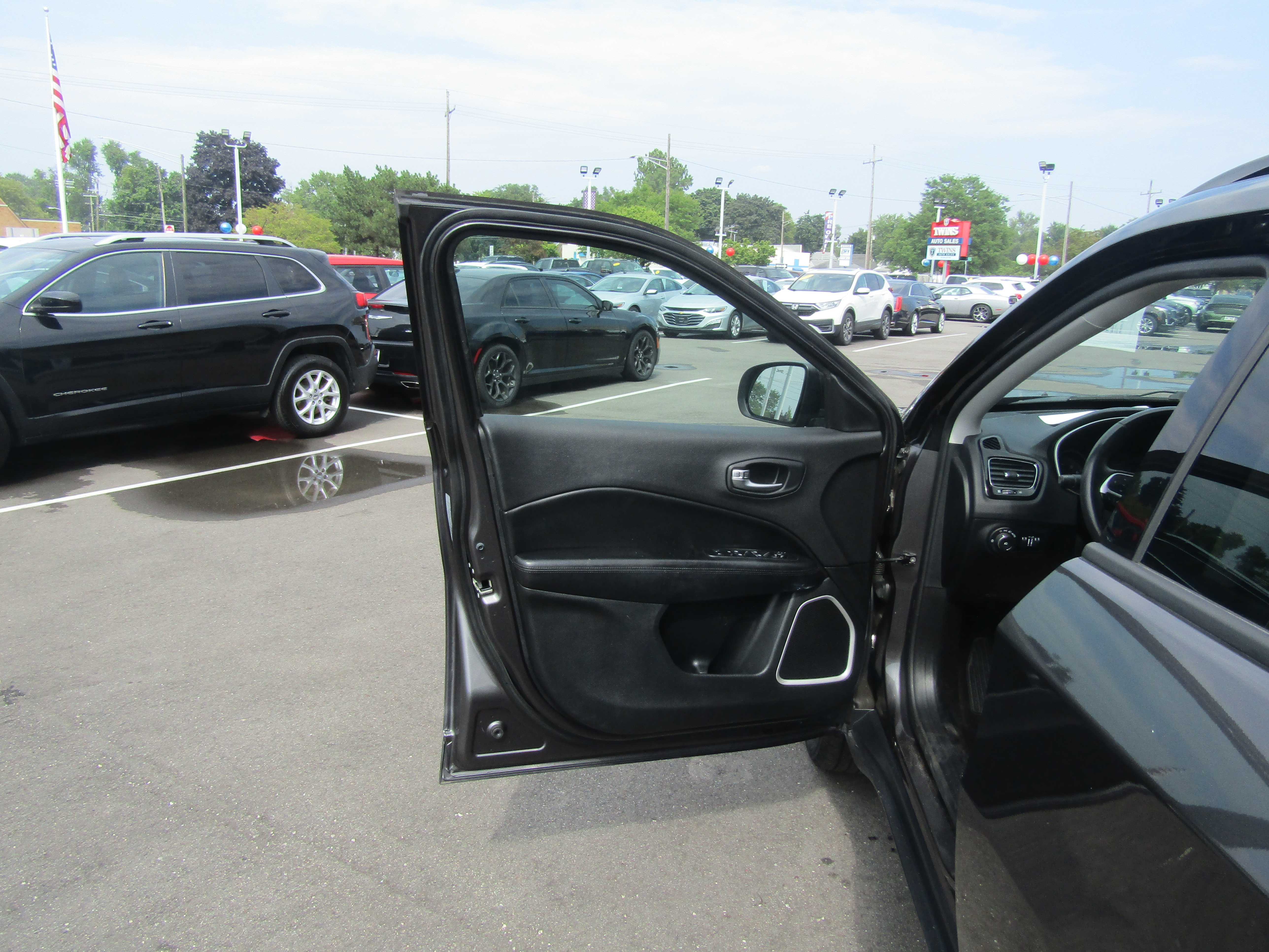 GRAY, 2019 JEEP COMPASS Thumnail Image 7