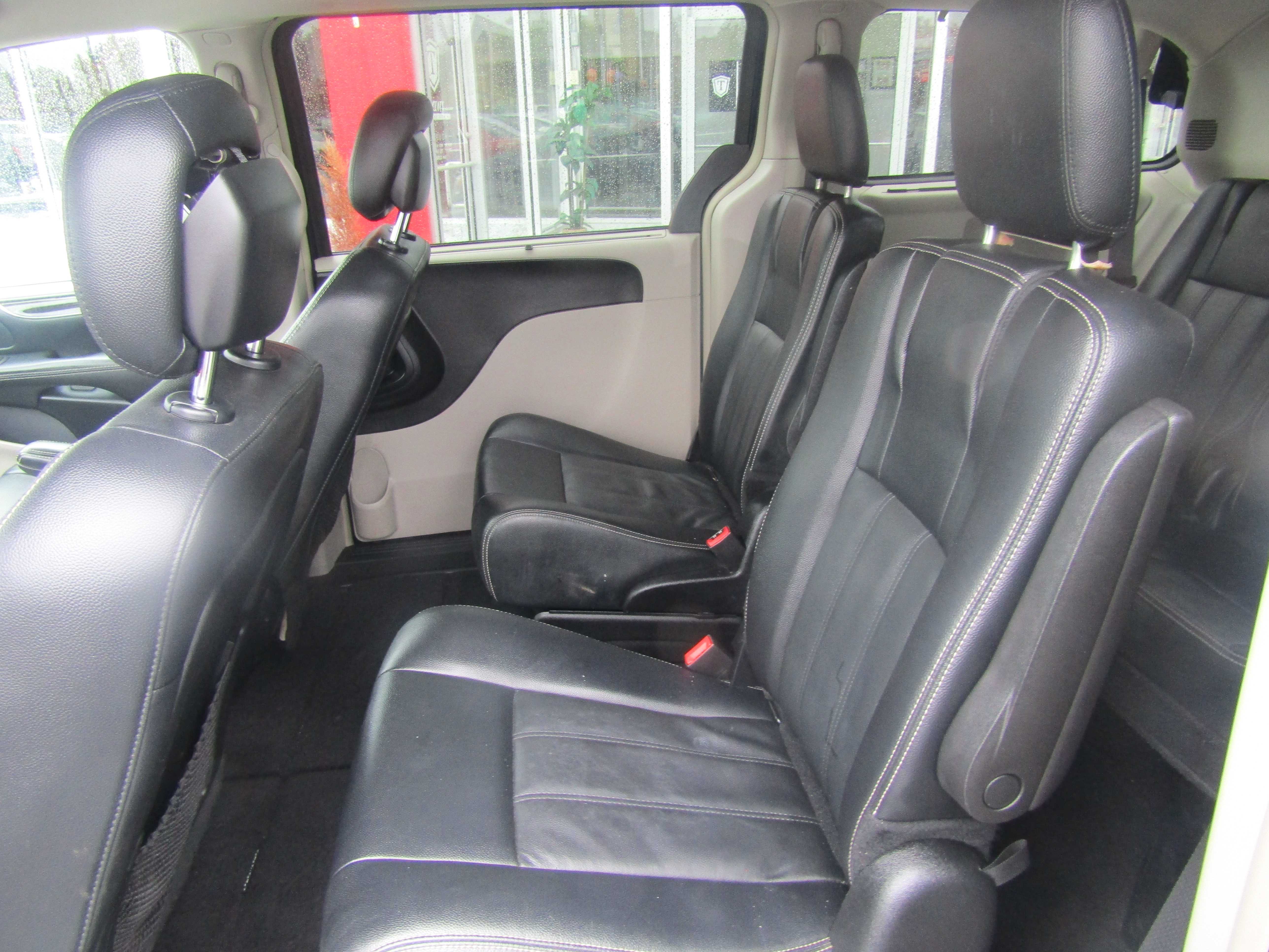 BLUE, 2016 CHRYSLER TOWN & COUNTRY Thumnail Image 11
