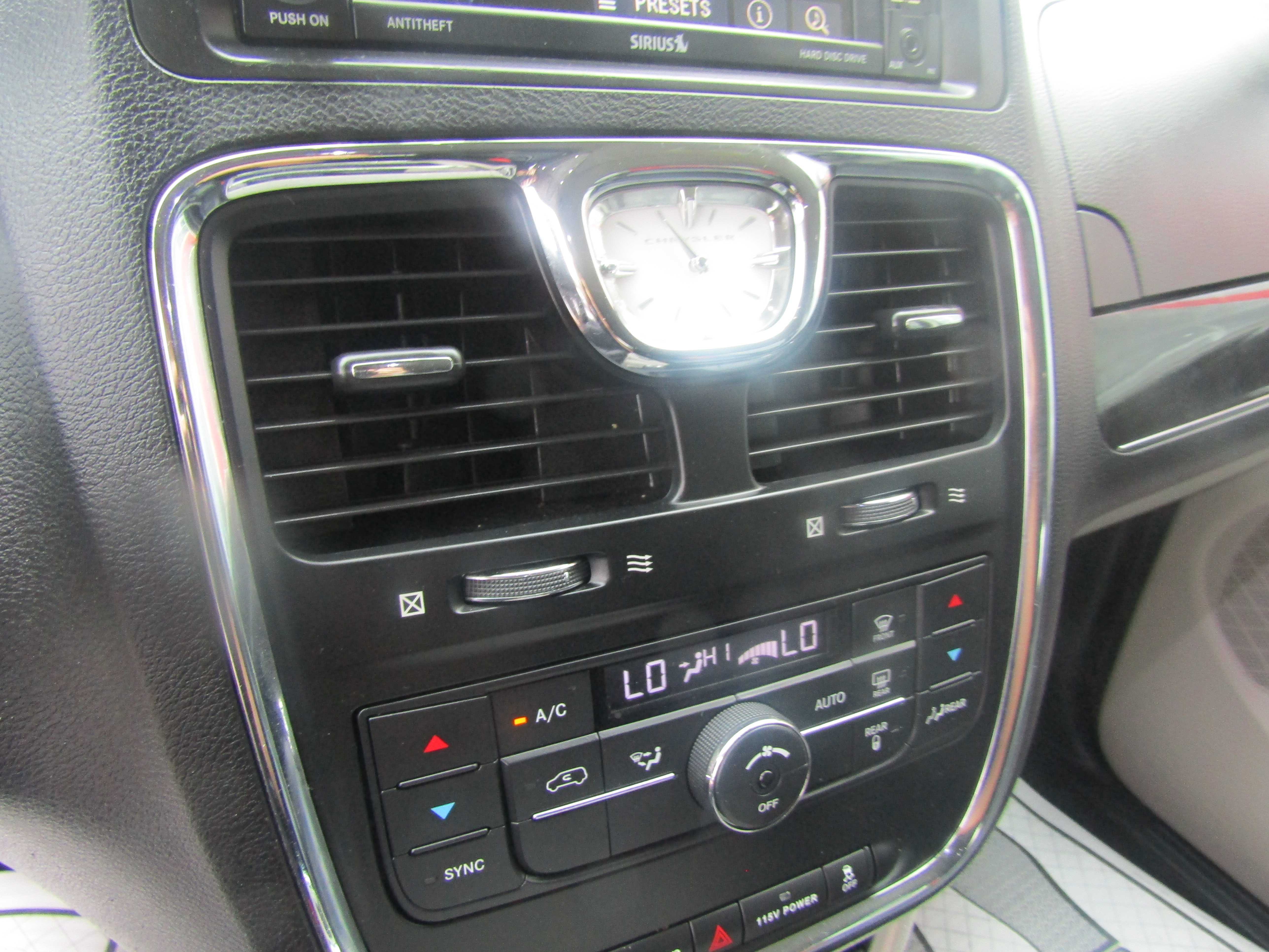 BLUE, 2016 CHRYSLER TOWN & COUNTRY Thumnail Image 15