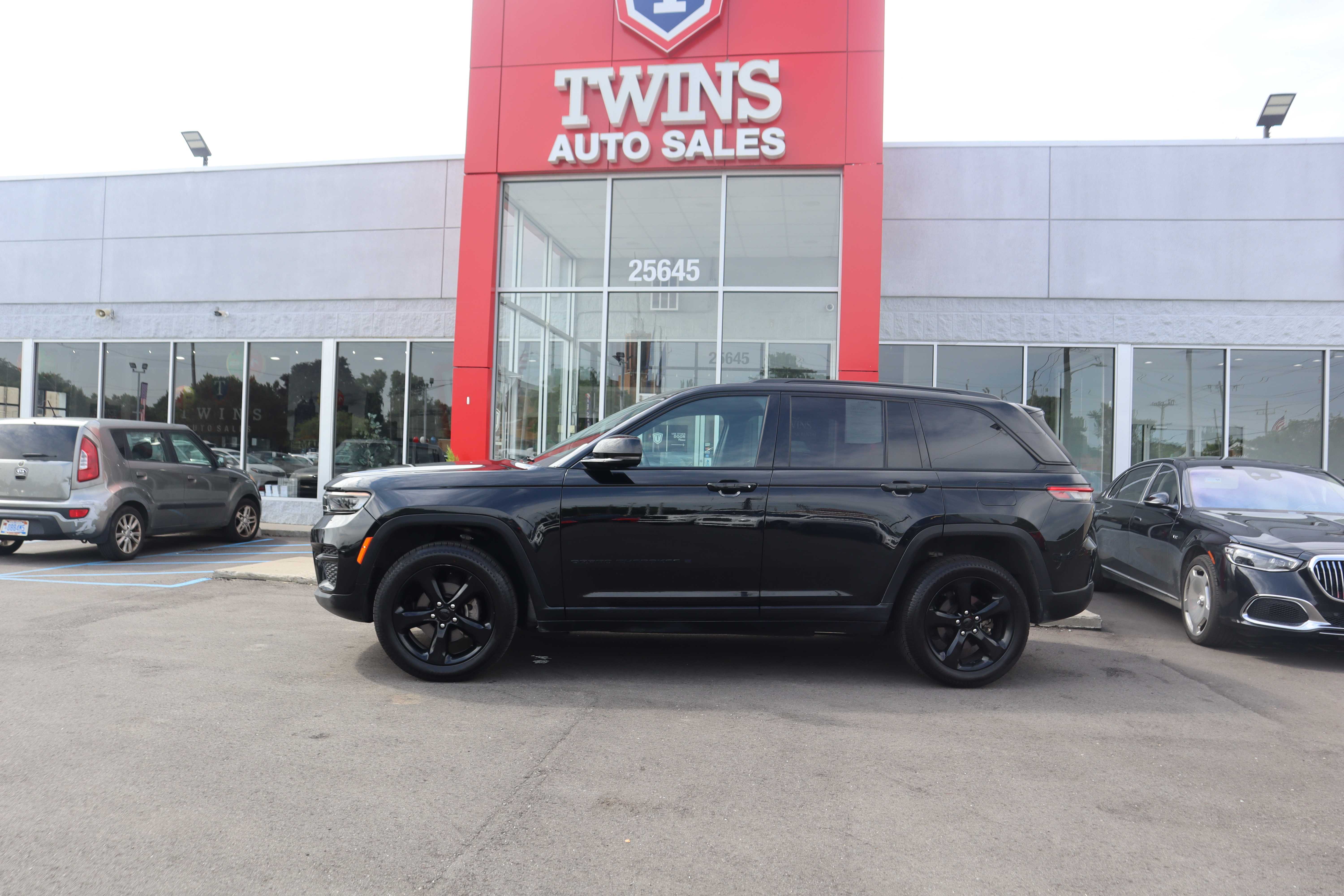 BLACK, 2023 JEEP GRAND CHEROKEE Thumnail Image 2
