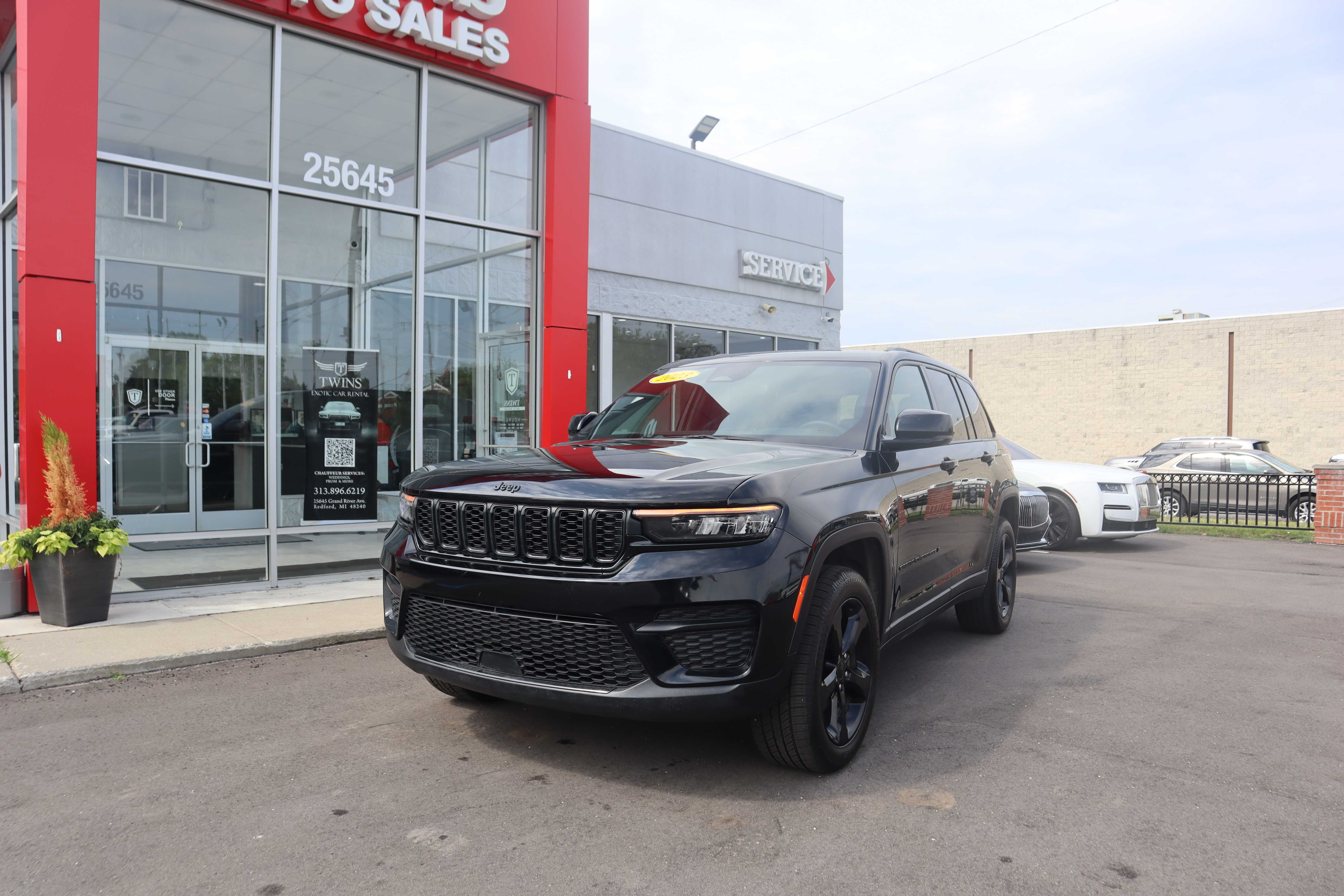 BLACK, 2023 JEEP GRAND CHEROKEE Thumnail Image 3