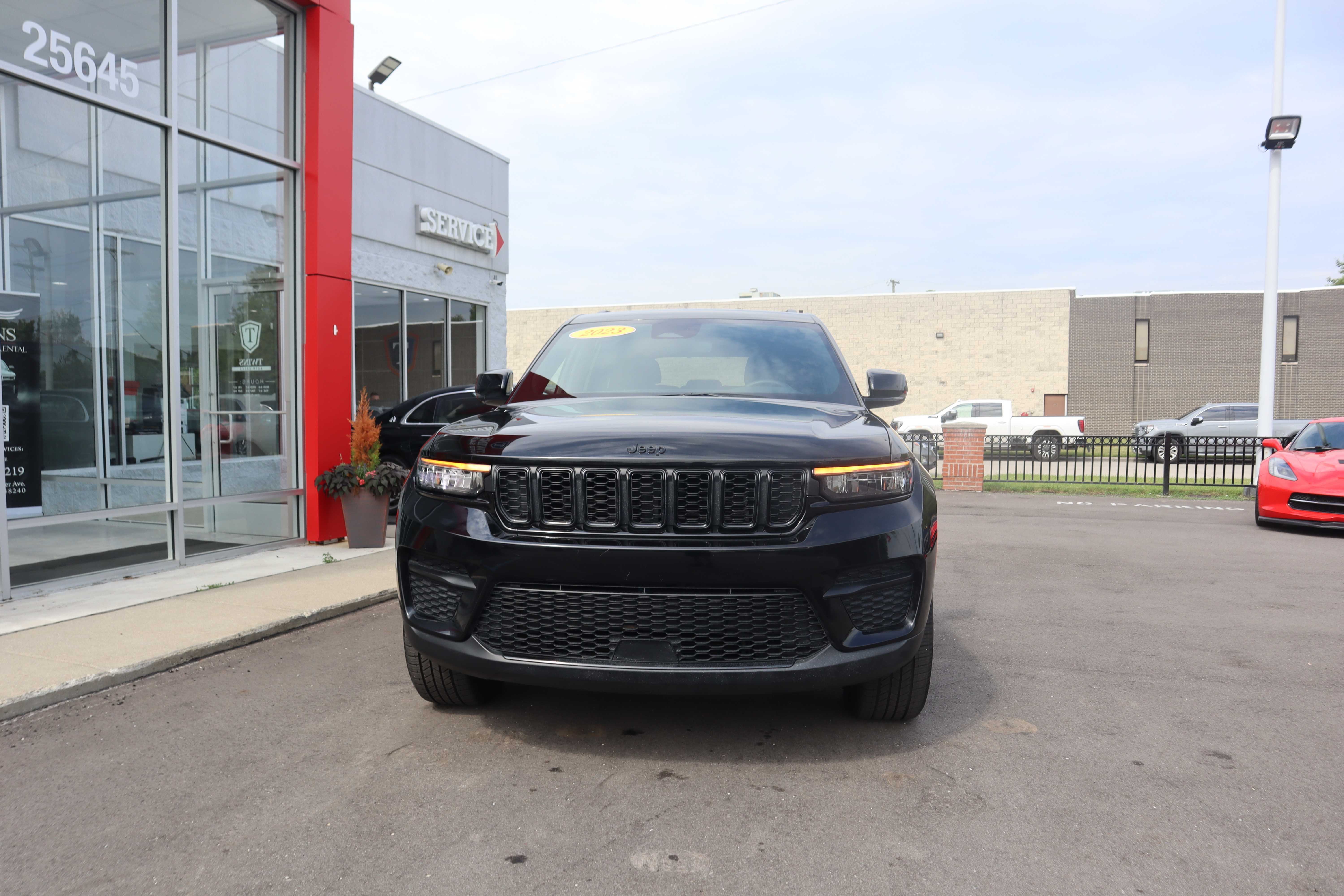 BLACK, 2023 JEEP GRAND CHEROKEE Thumnail Image 4