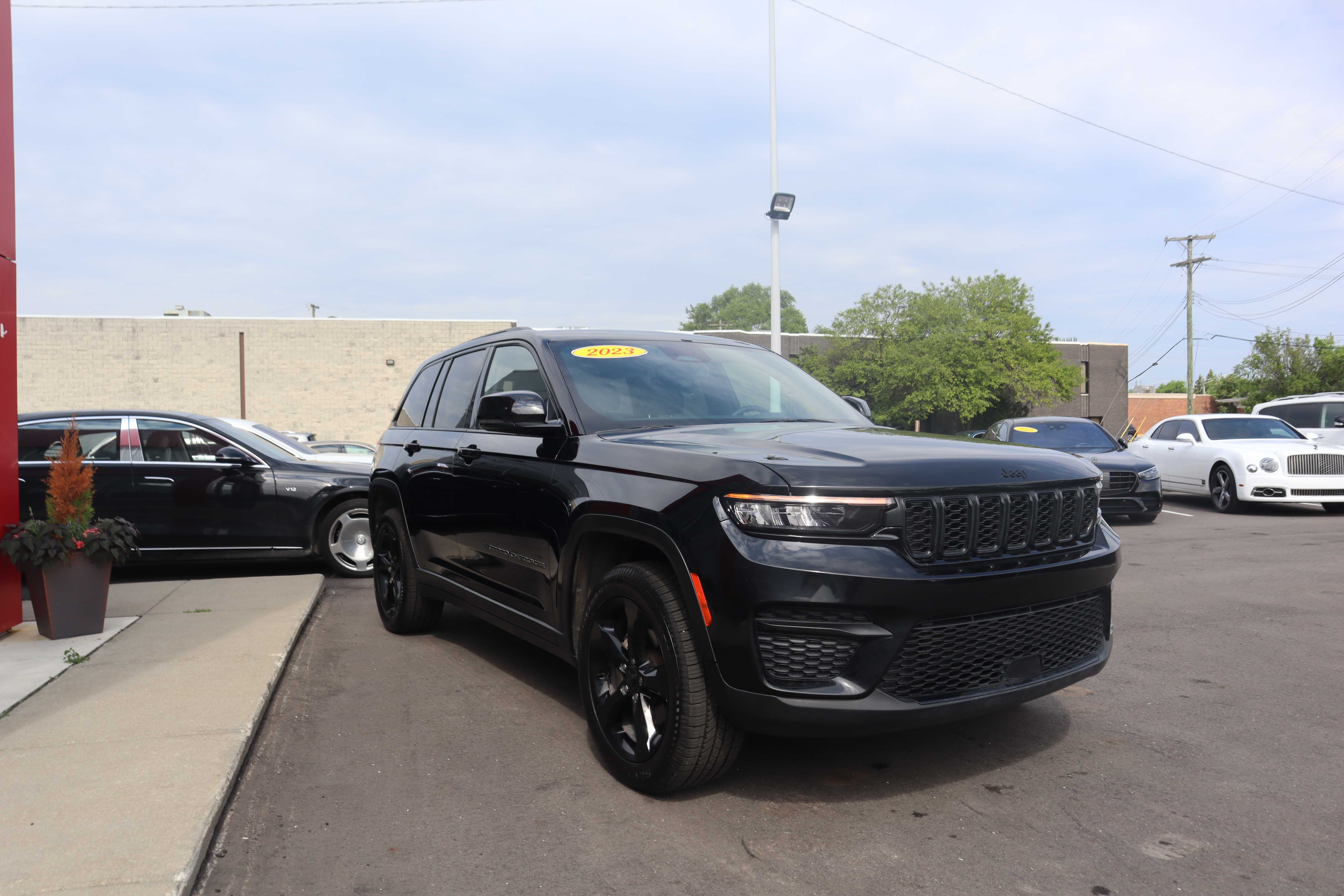 BLACK, 2023 JEEP GRAND CHEROKEE Thumnail Image 5