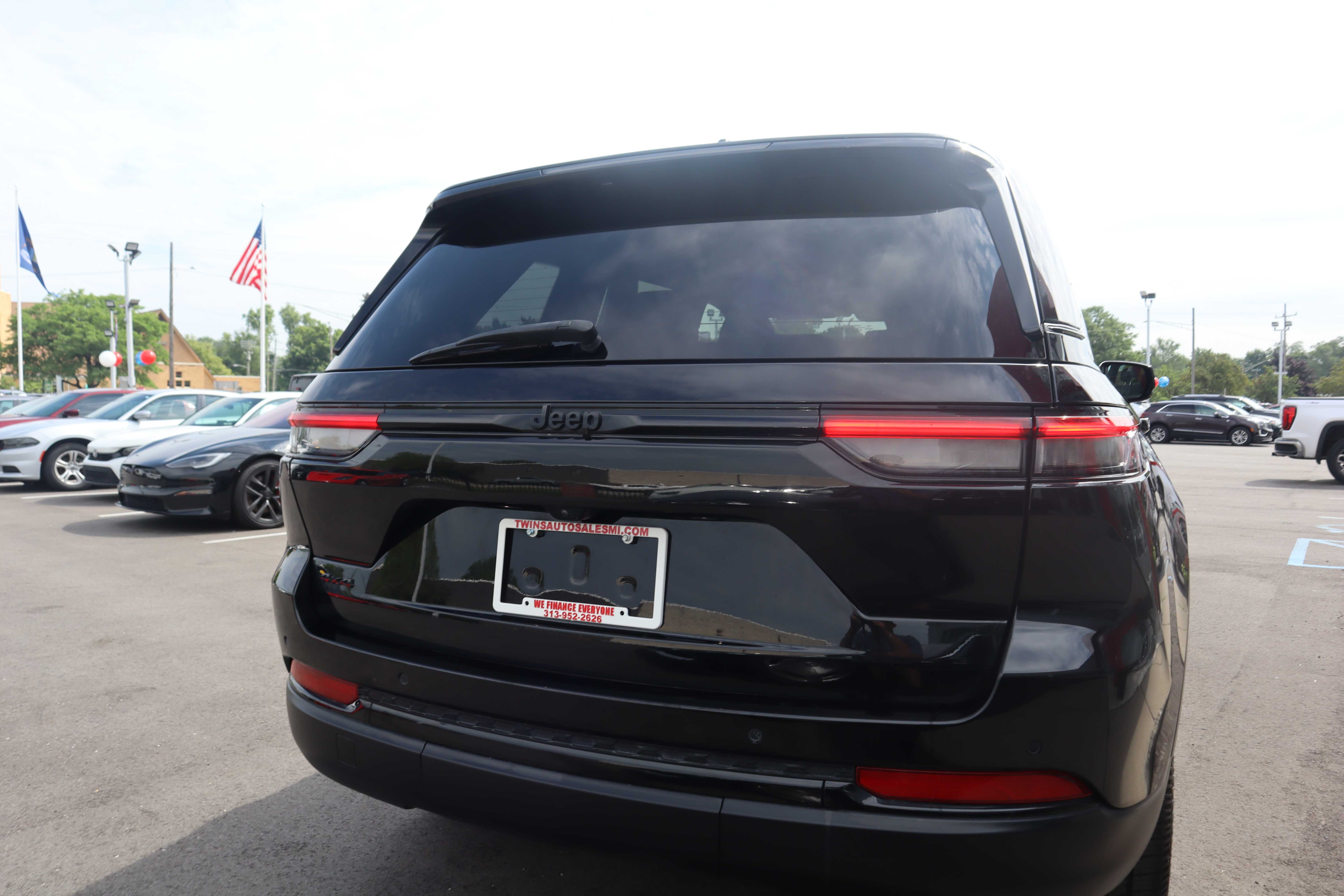 BLACK, 2023 JEEP GRAND CHEROKEE Thumnail Image 8