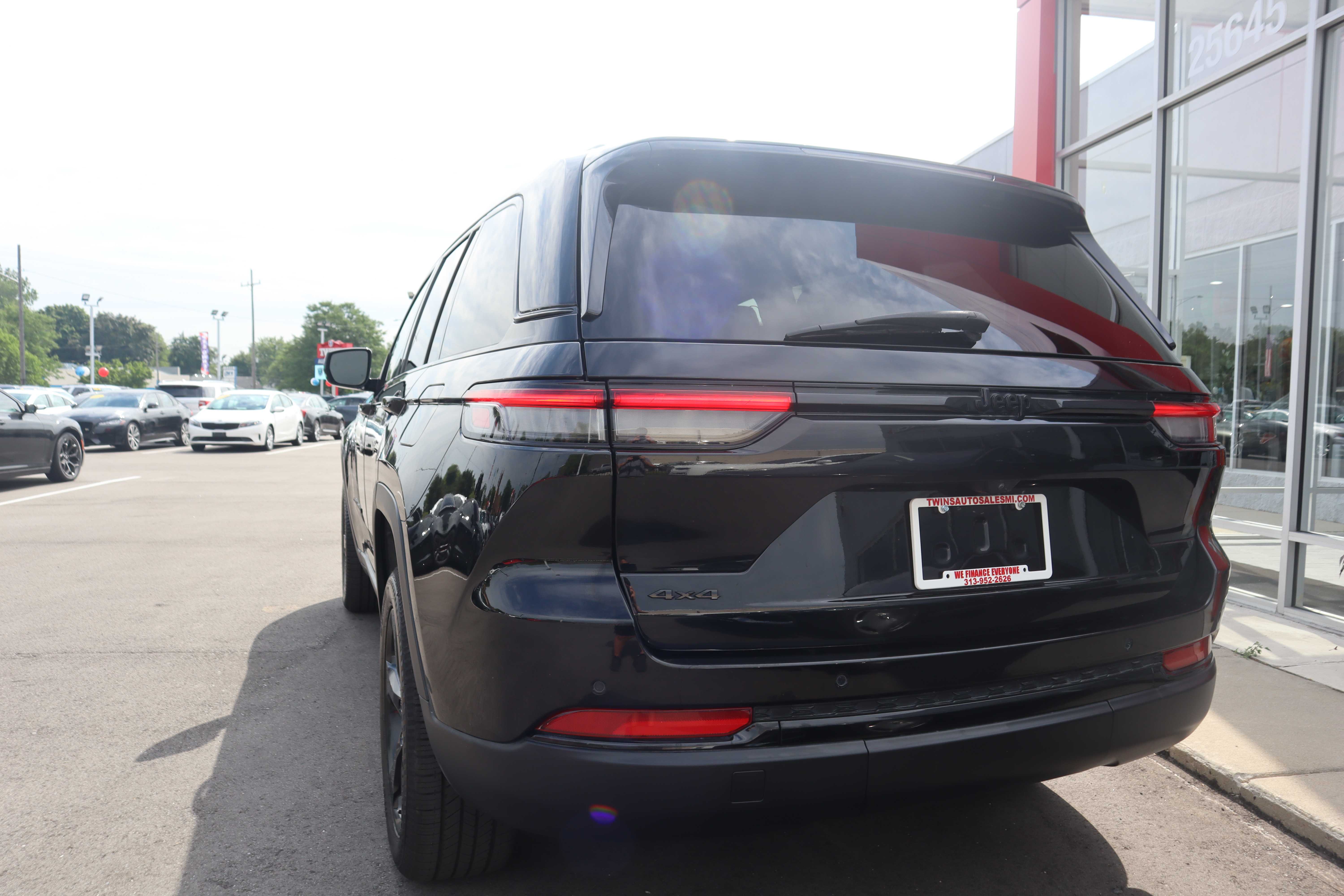 BLACK, 2023 JEEP GRAND CHEROKEE Thumnail Image 9