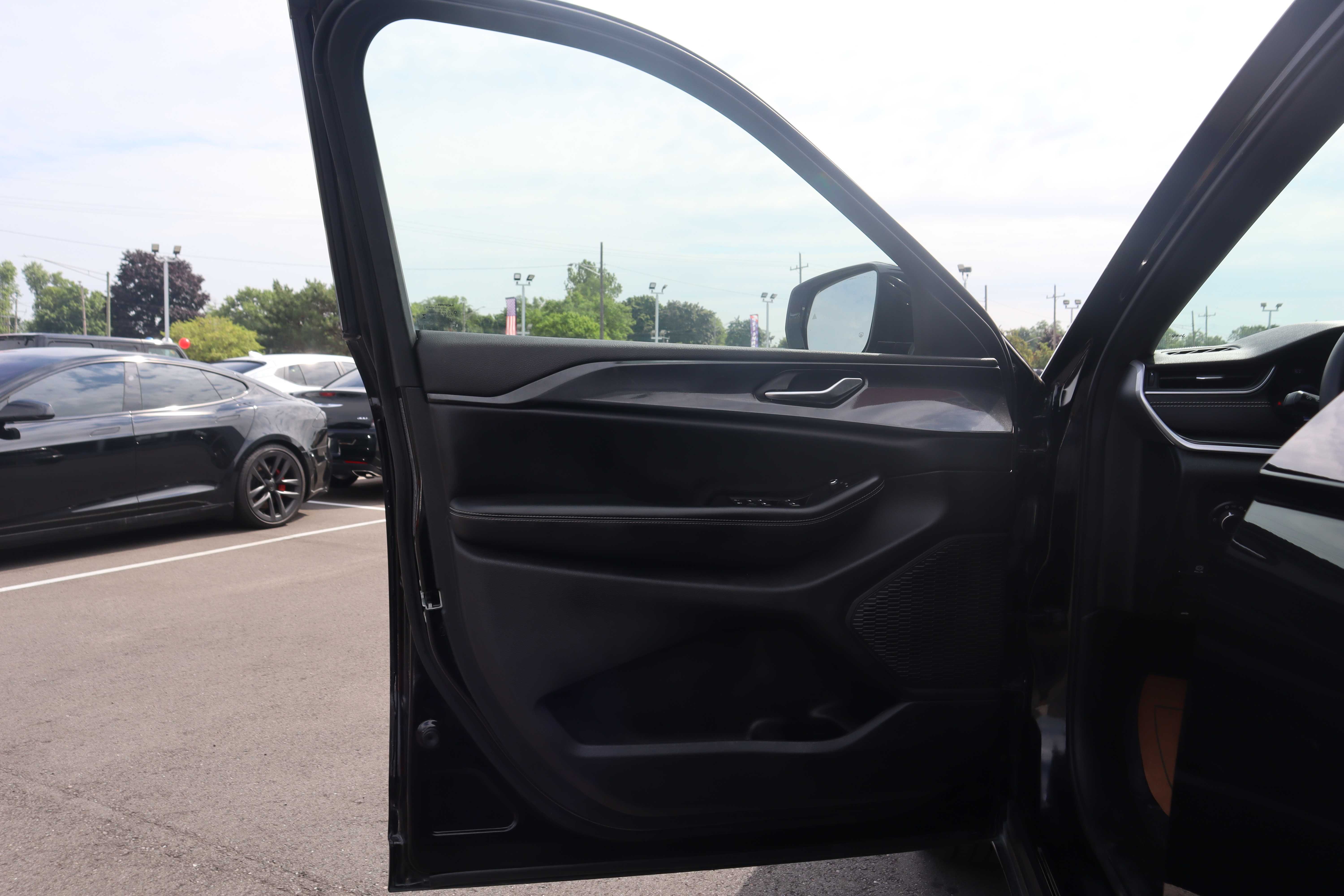 BLACK, 2023 JEEP GRAND CHEROKEE Thumnail Image 12