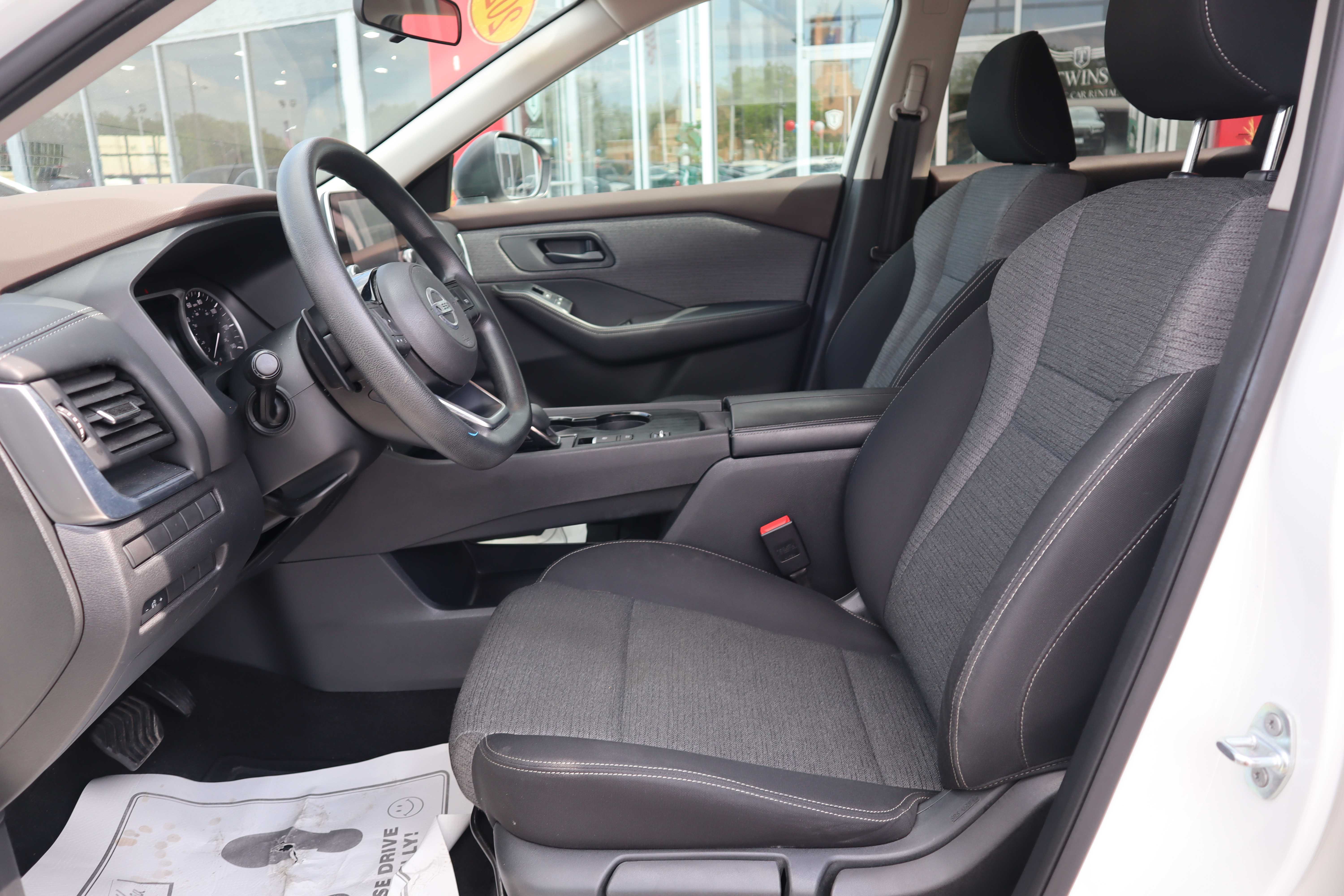 WHITE, 2021 NISSAN ROGUE Thumnail Image 6