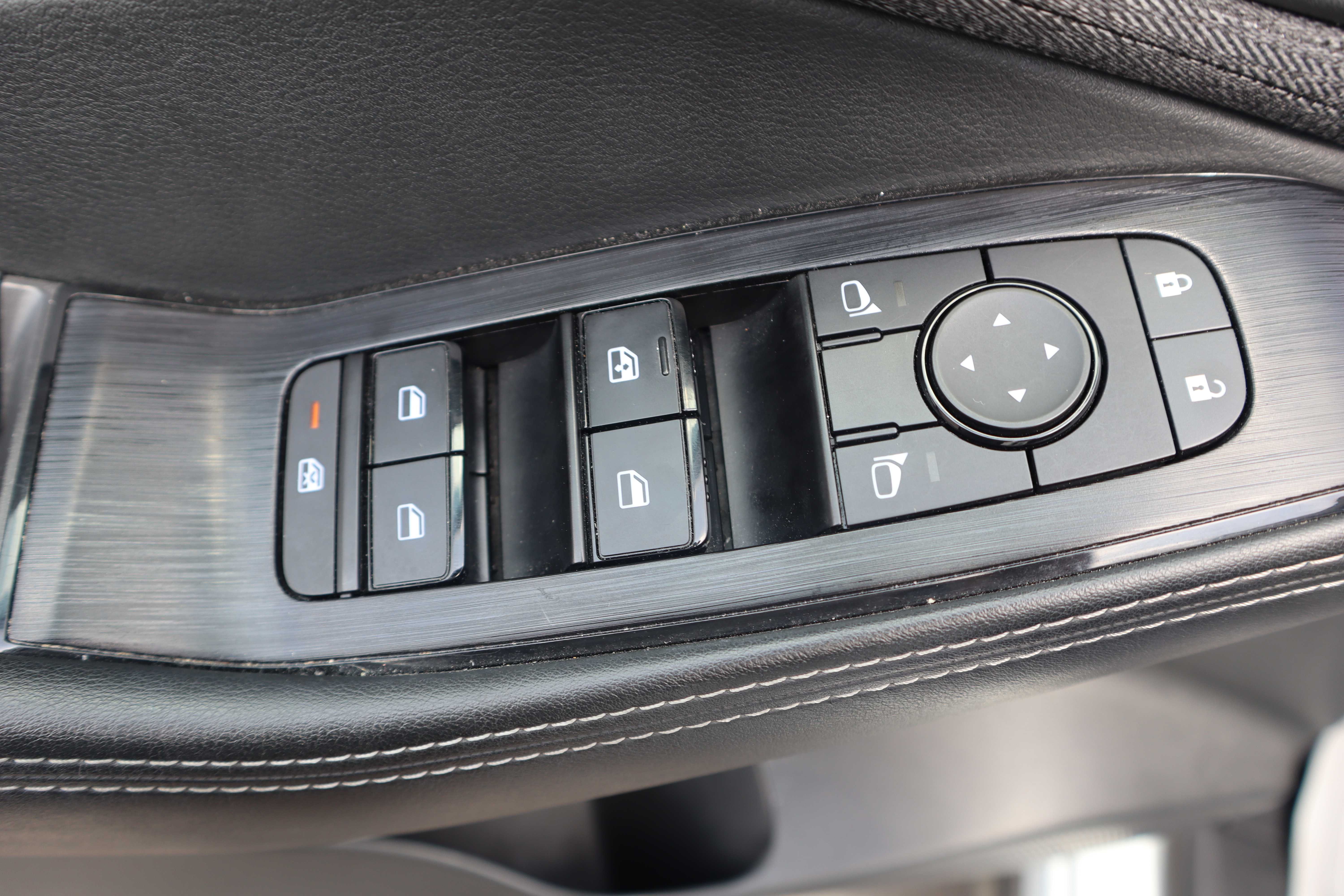 WHITE, 2021 NISSAN ROGUE Thumnail Image 9