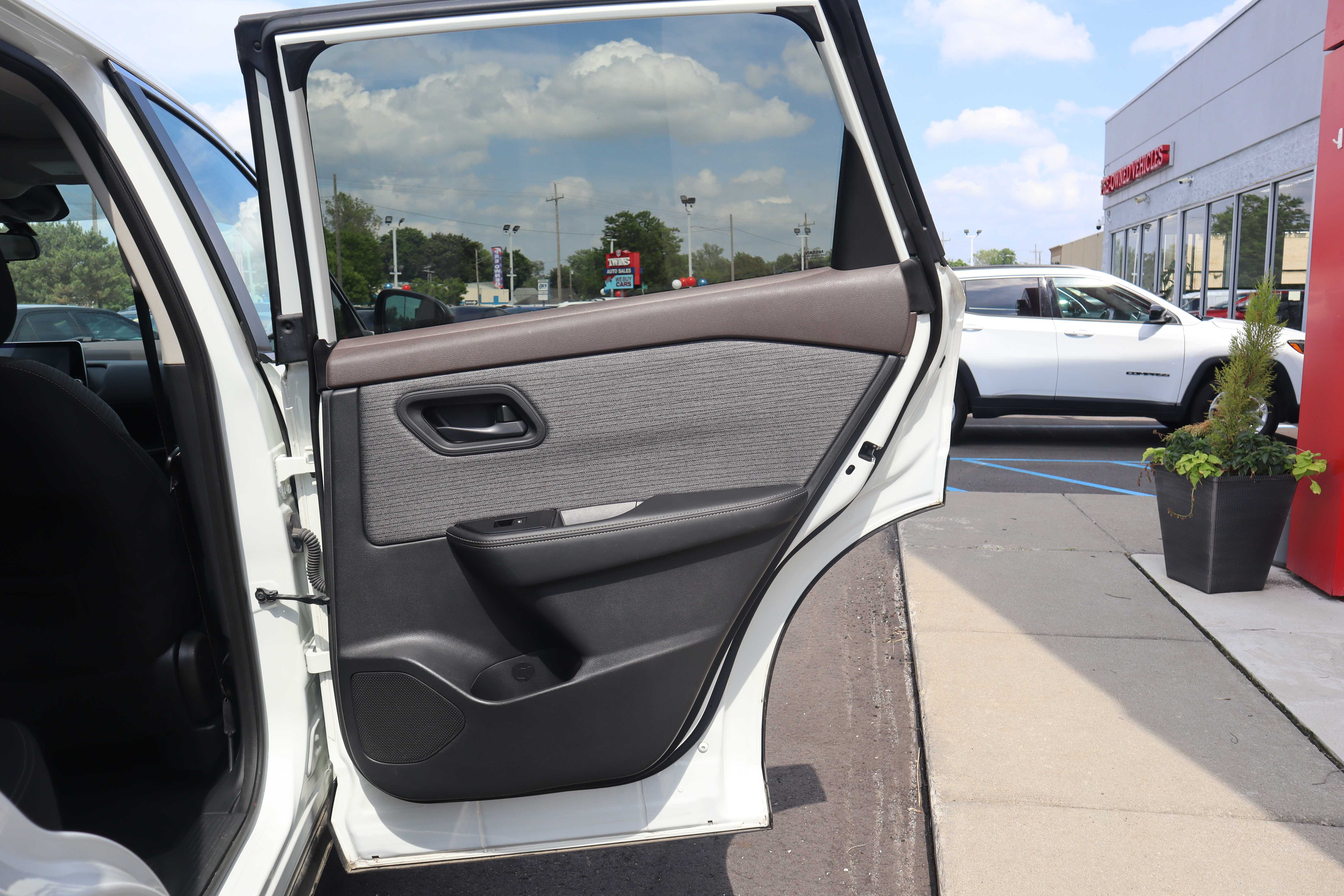 WHITE, 2021 NISSAN ROGUE Thumnail Image 20