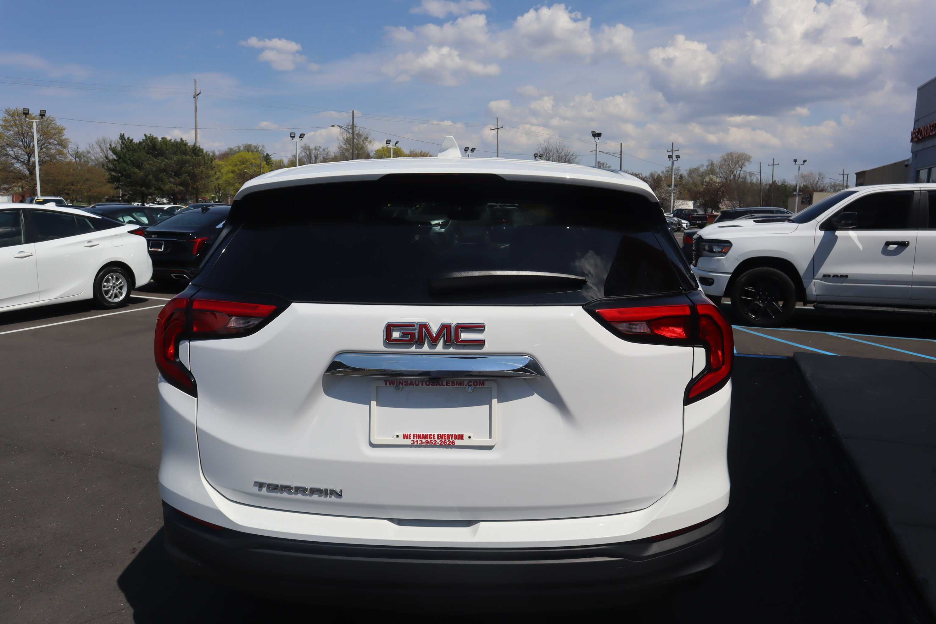 WHITE, 2019 GMC TERRAIN Thumnail Image 3