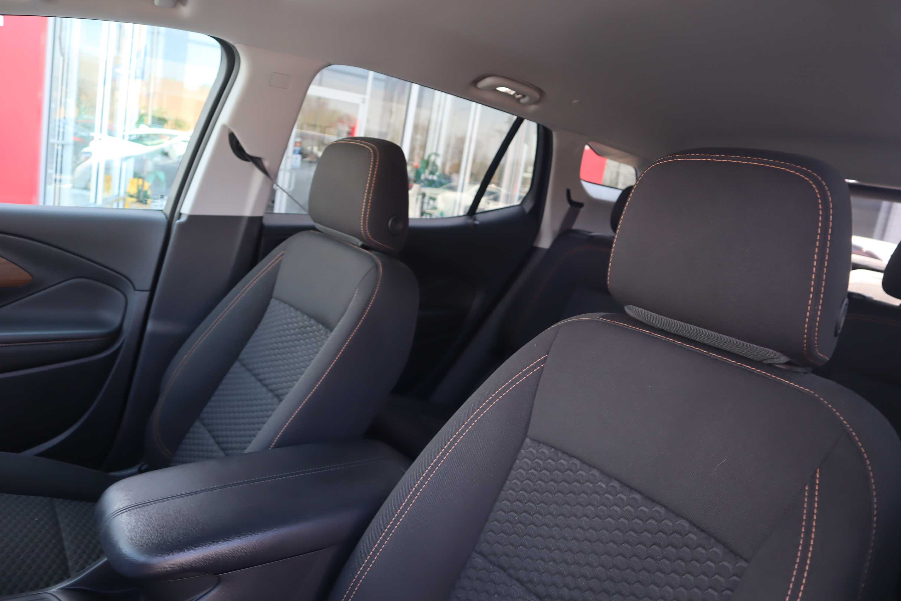 WHITE, 2019 GMC TERRAIN Thumnail Image 9