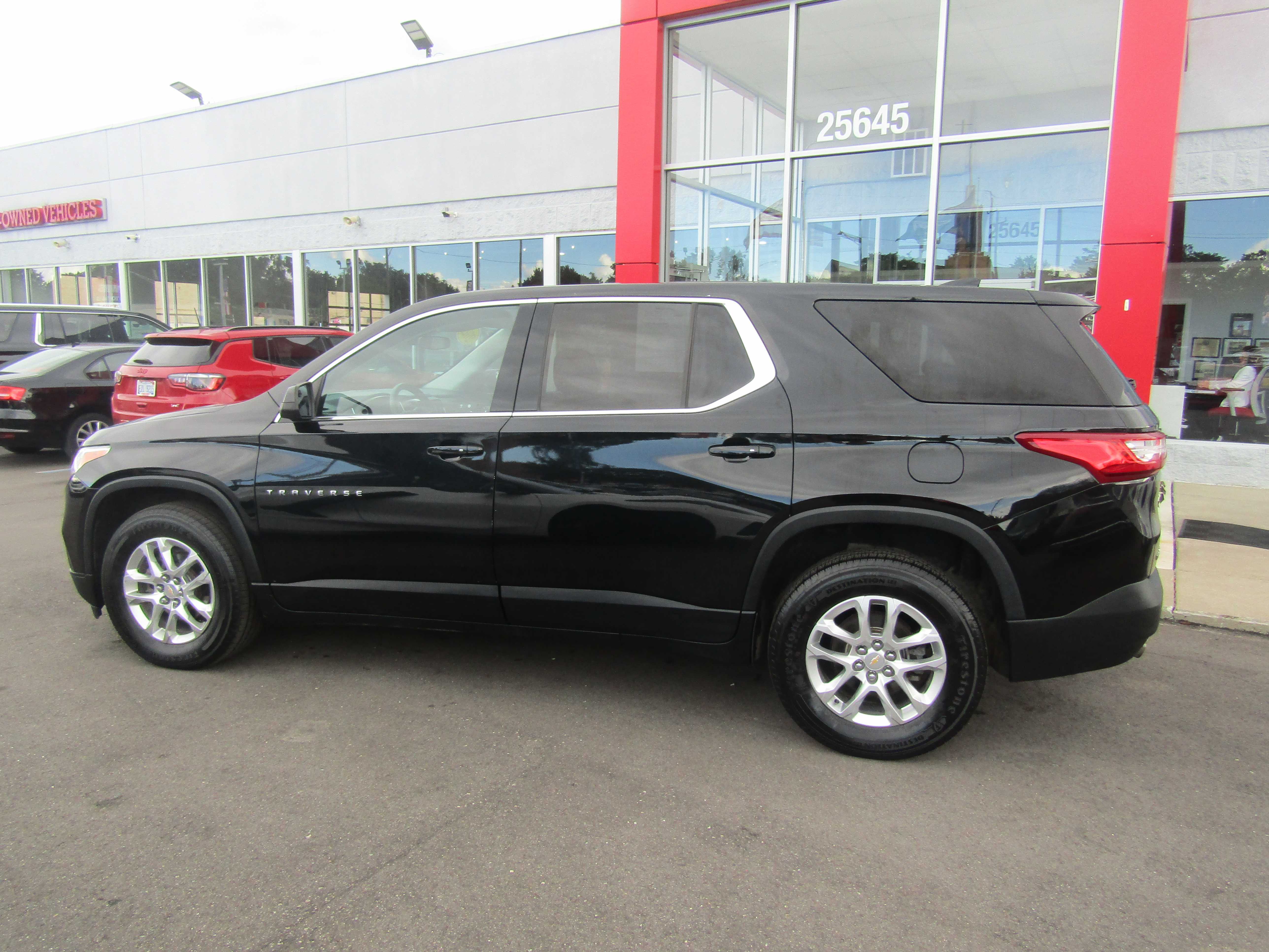 BLACK, 2021 CHEVROLET TRAVERSE Thumnail Image 2
