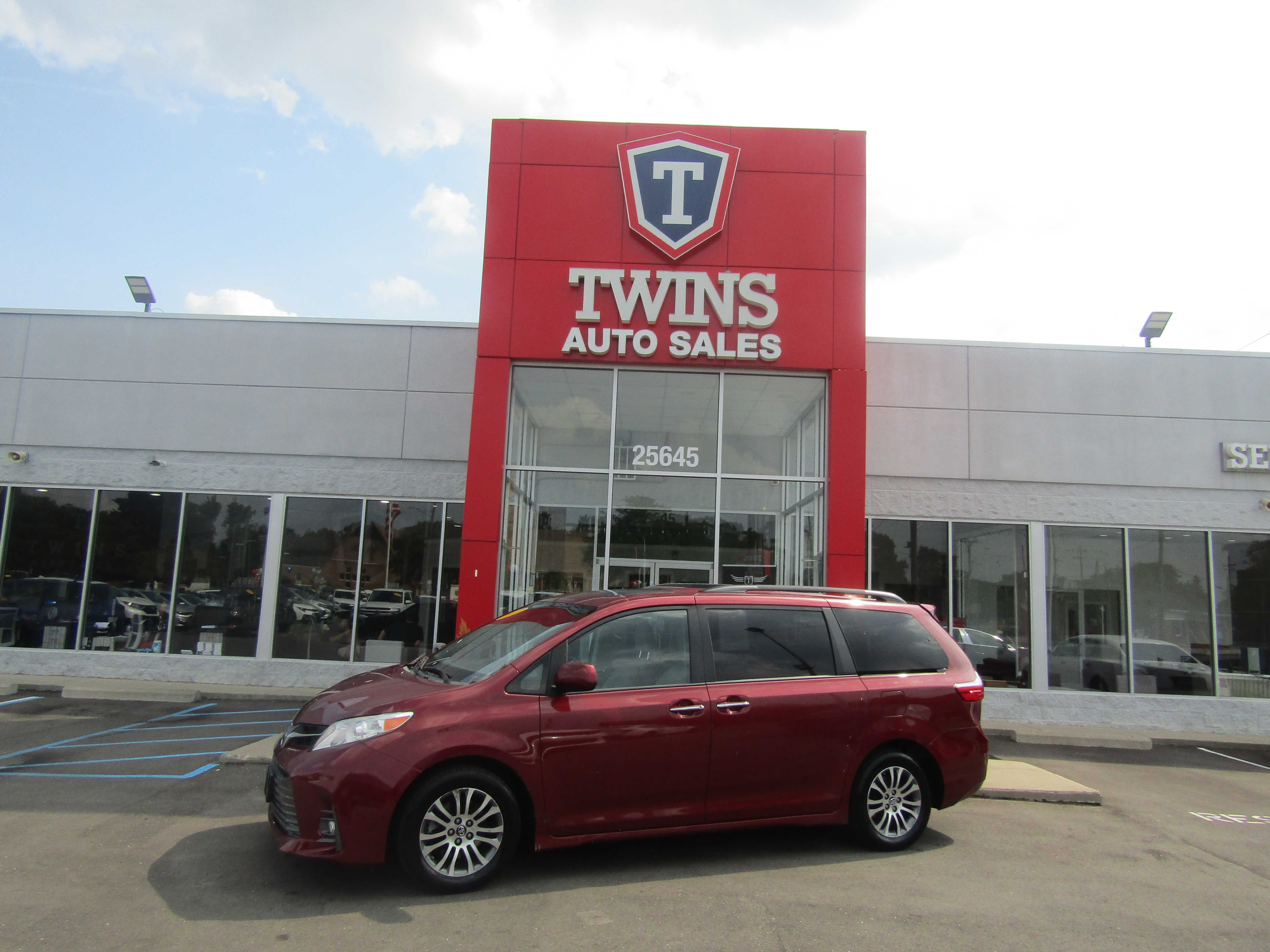 RED, 2020 TOYOTA SIENNA Thumnail Image 1