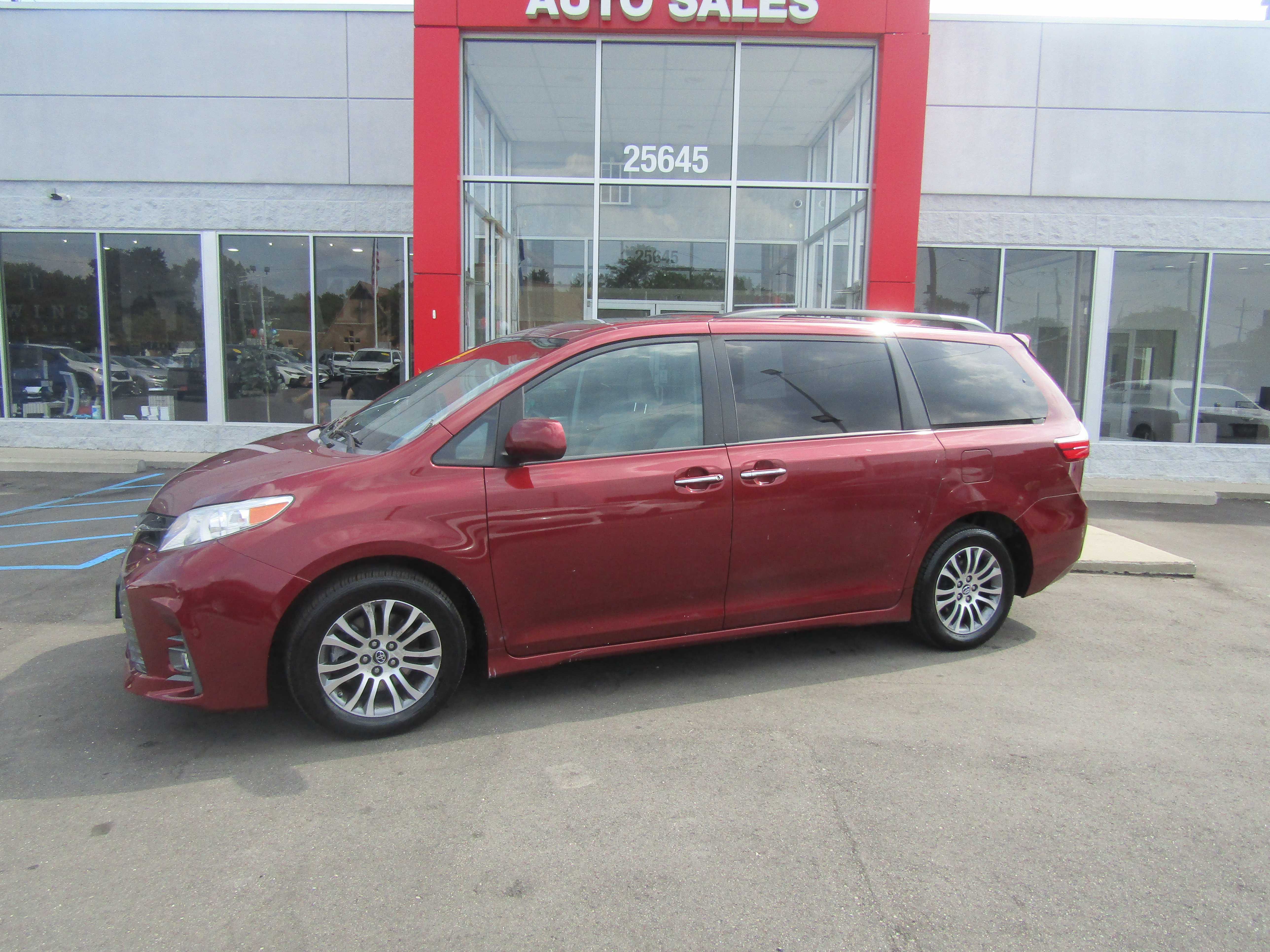 RED, 2020 TOYOTA SIENNA Thumnail Image 2