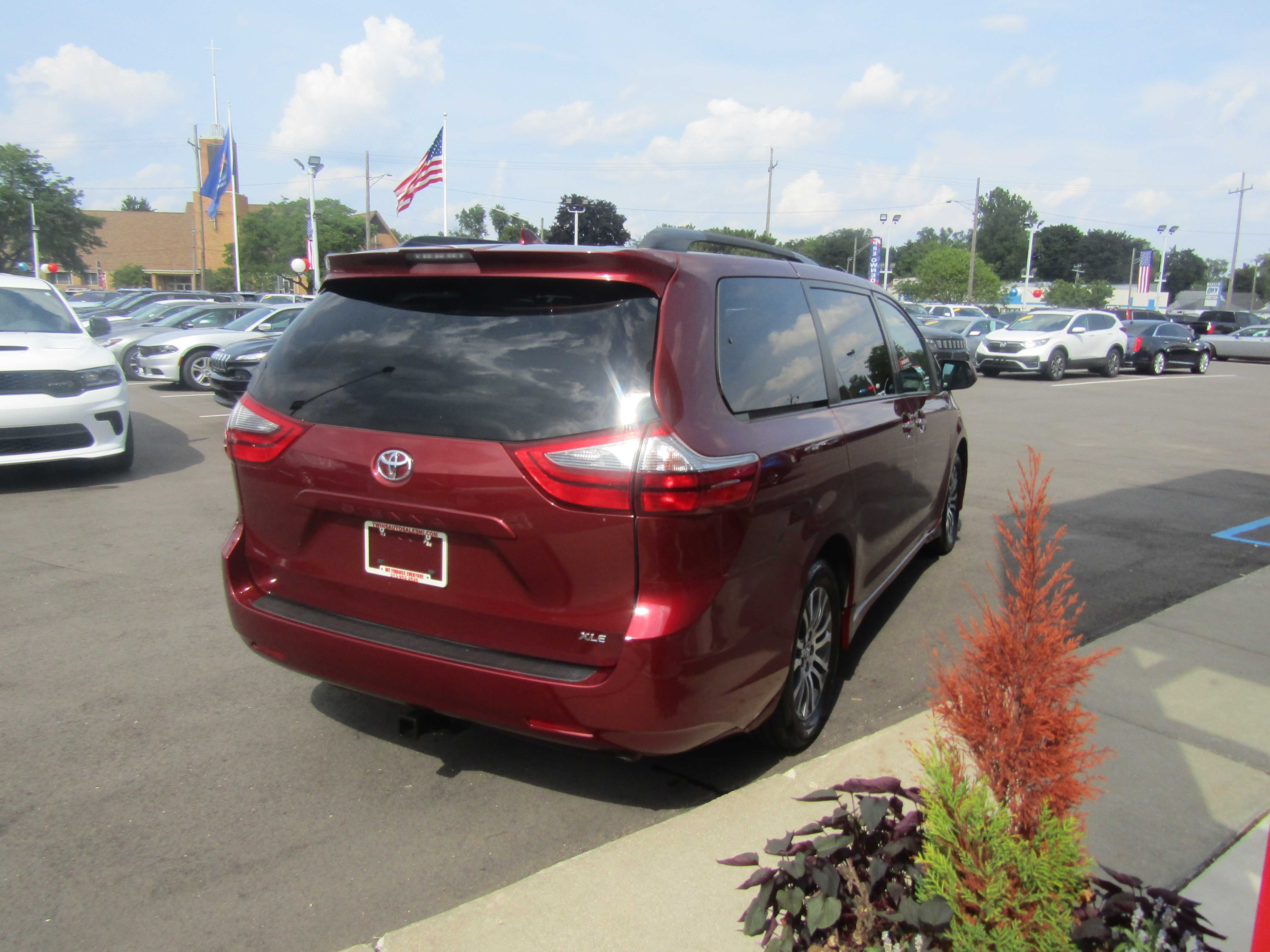 RED, 2020 TOYOTA SIENNA Thumnail Image 3