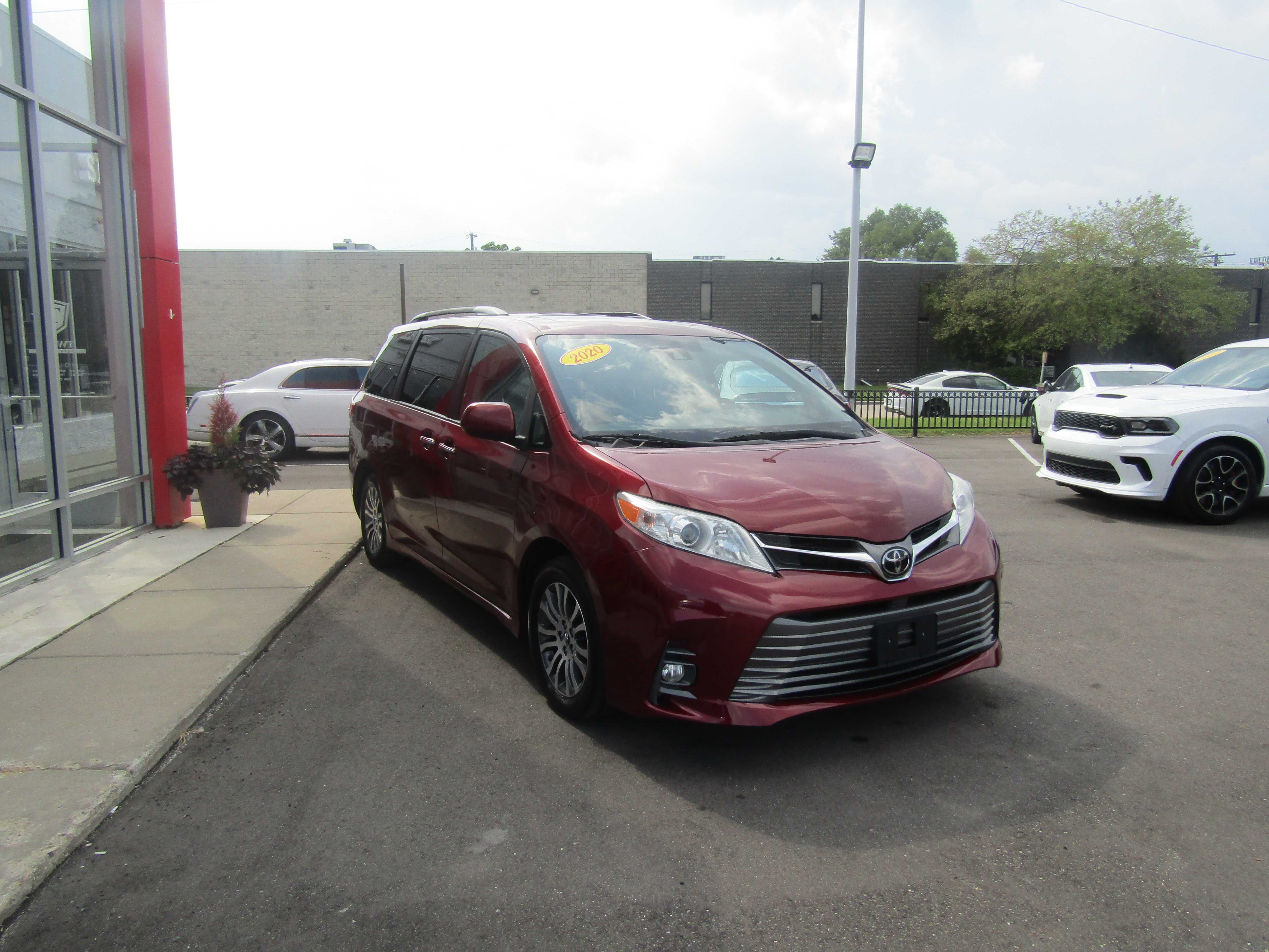 RED, 2020 TOYOTA SIENNA Thumnail Image 4