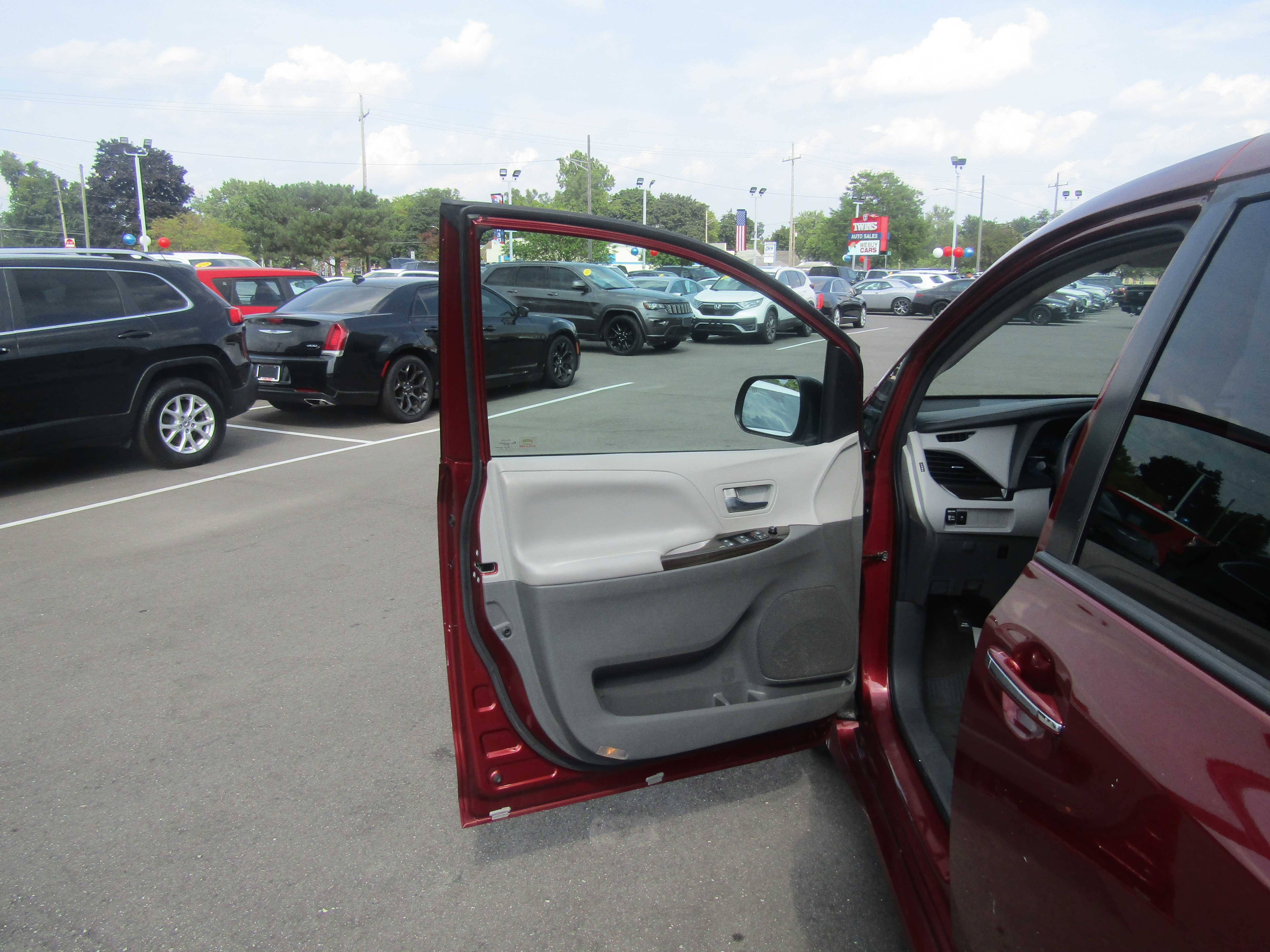 RED, 2020 TOYOTA SIENNA Thumnail Image 6