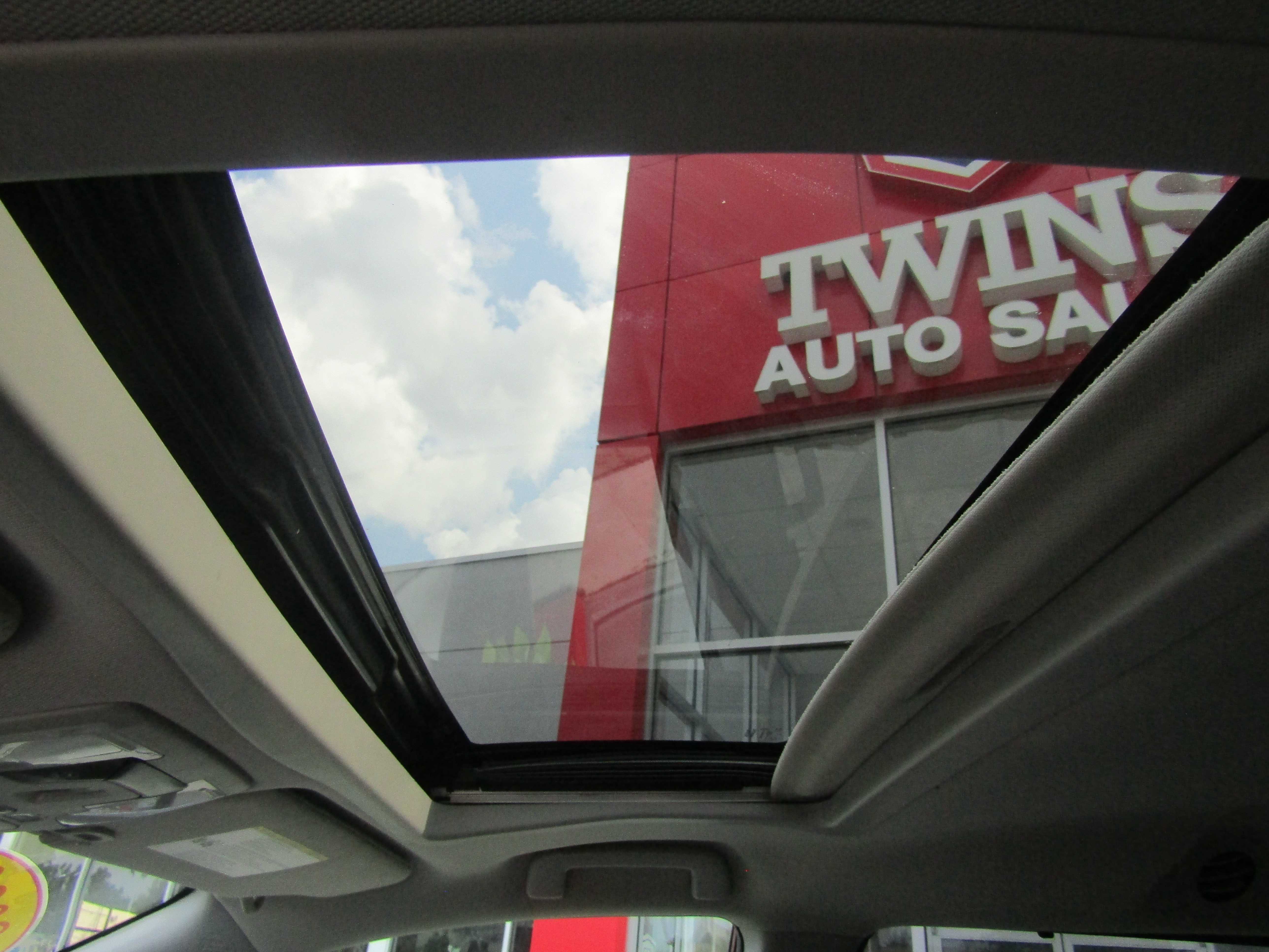 RED, 2020 TOYOTA SIENNA Thumnail Image 22