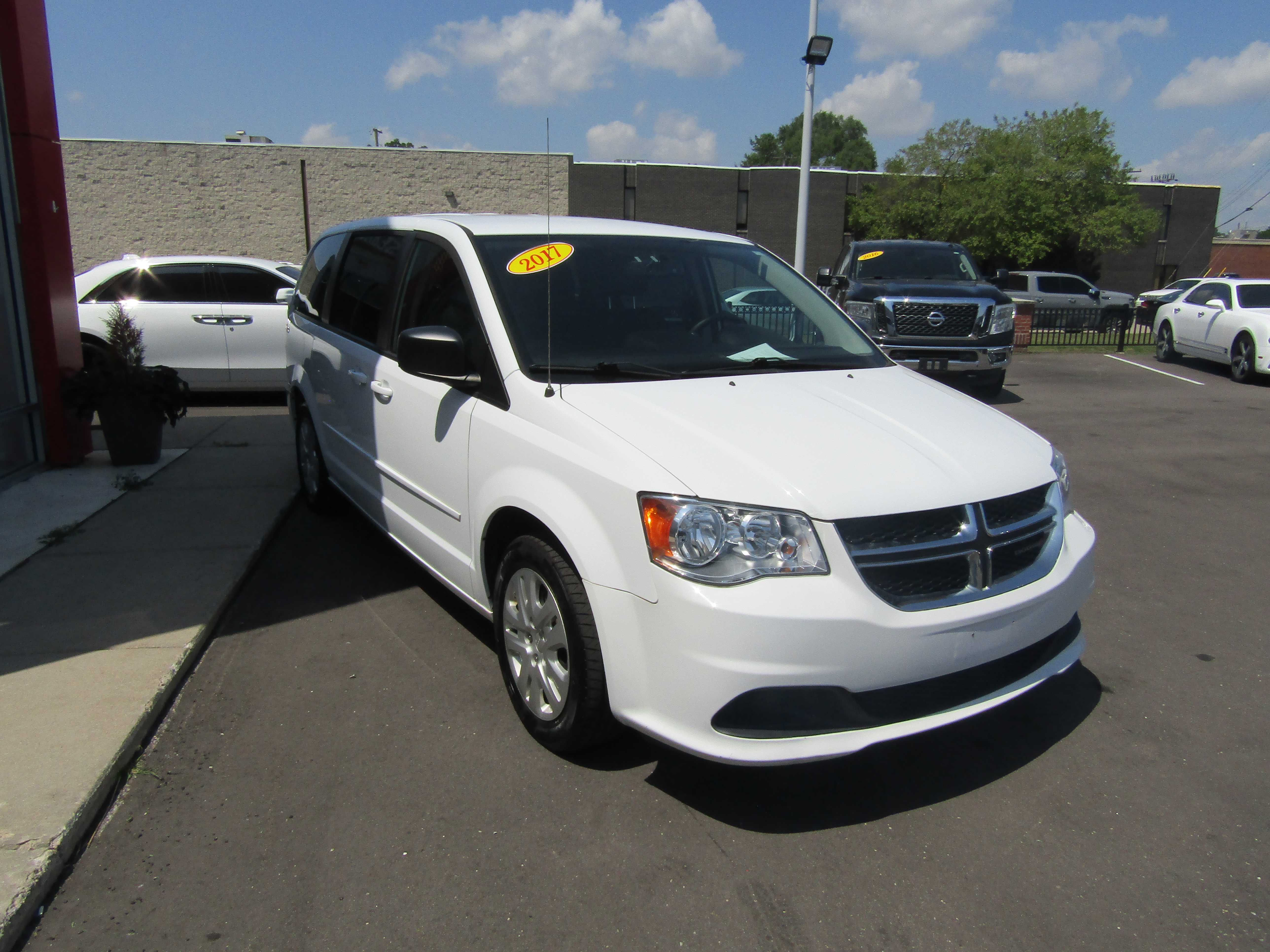 WHITE, 2017 DODGE GRAND CARAVAN PASSENGER Thumnail Image 5