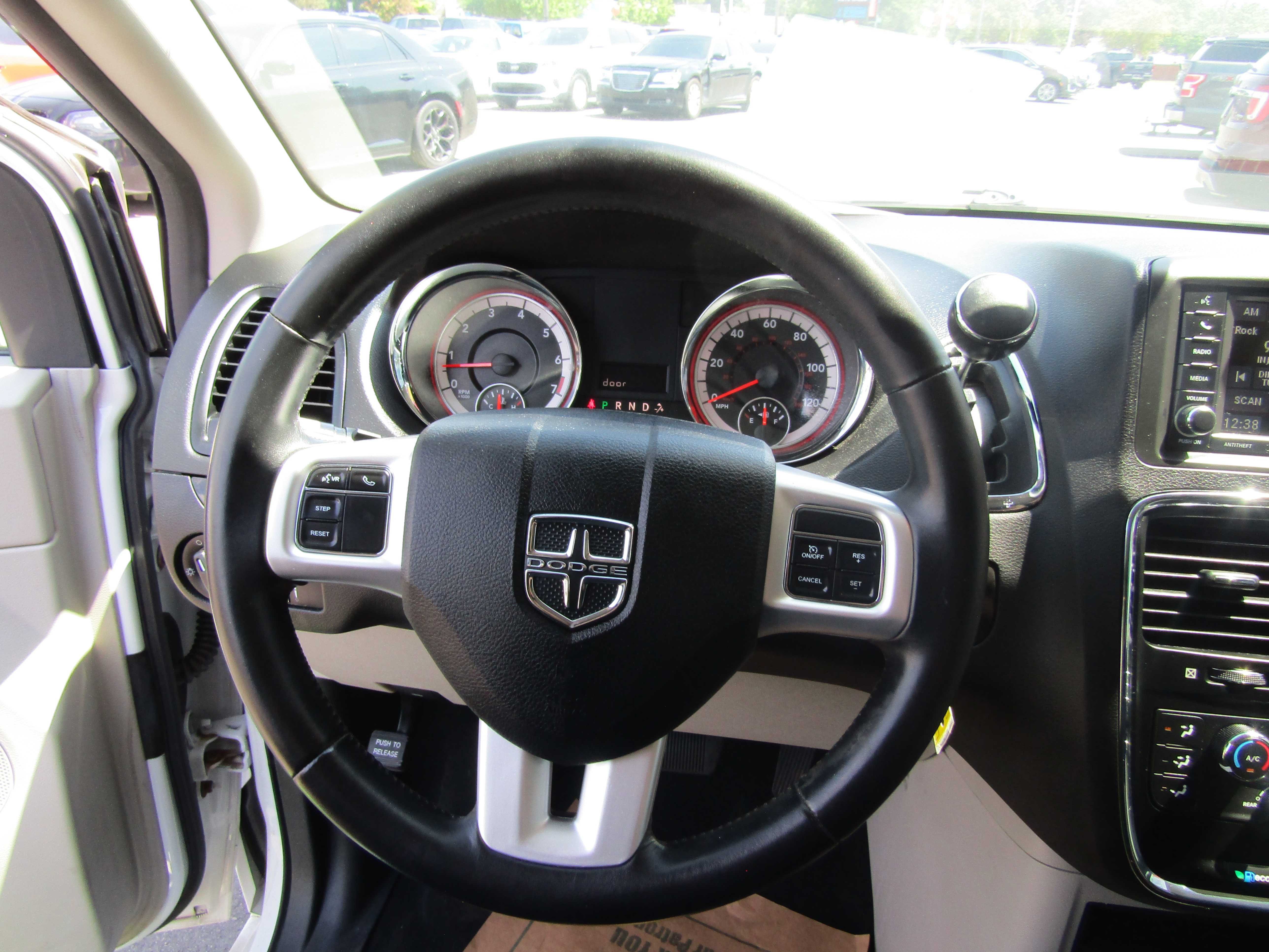 WHITE, 2017 DODGE GRAND CARAVAN PASSENGER Thumnail Image 20