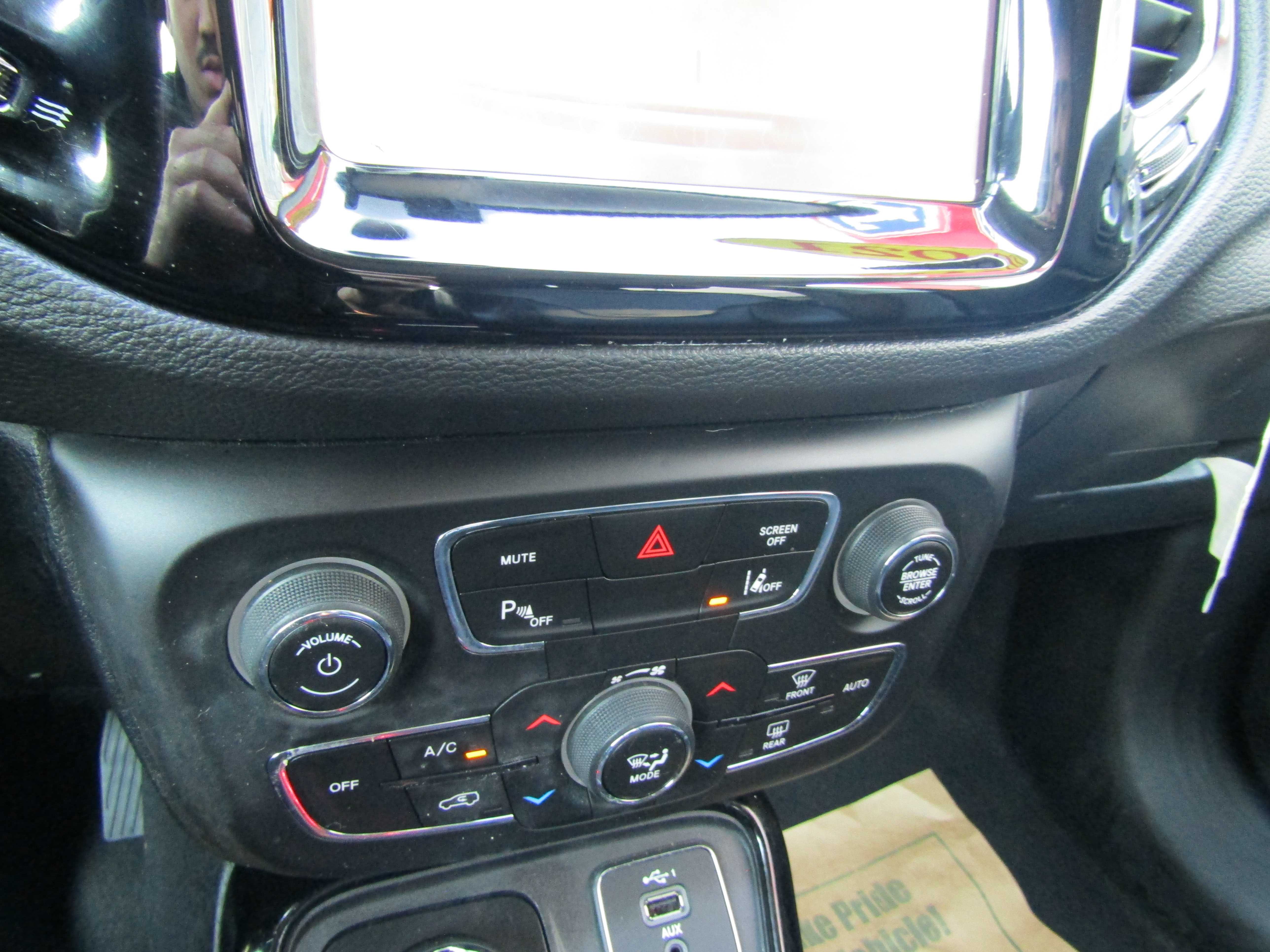 BLACK, 2021 JEEP COMPASS Thumnail Image 14
