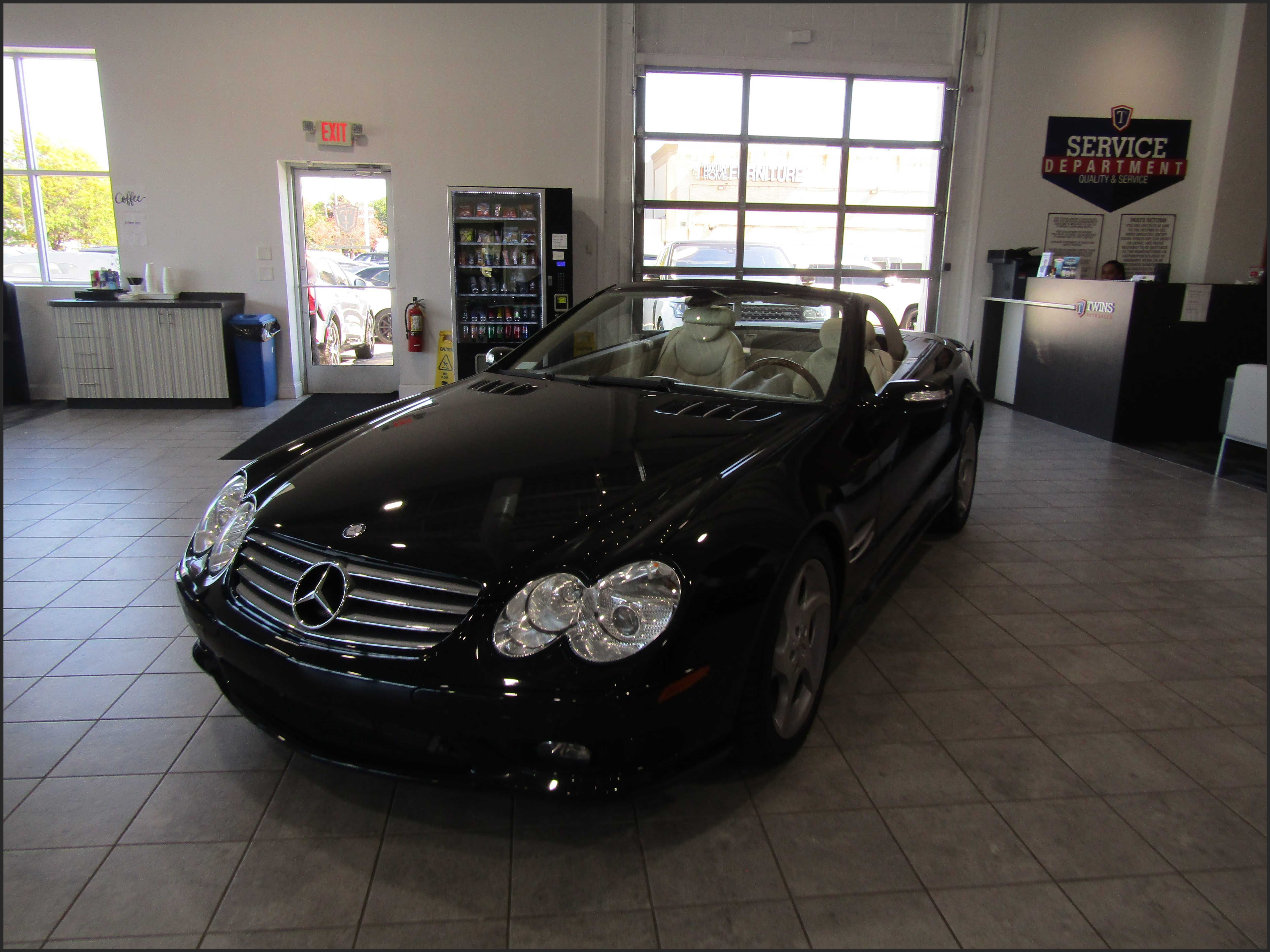 BLACK, 2005 MERCEDES-BENZ SL-CLASS Image 