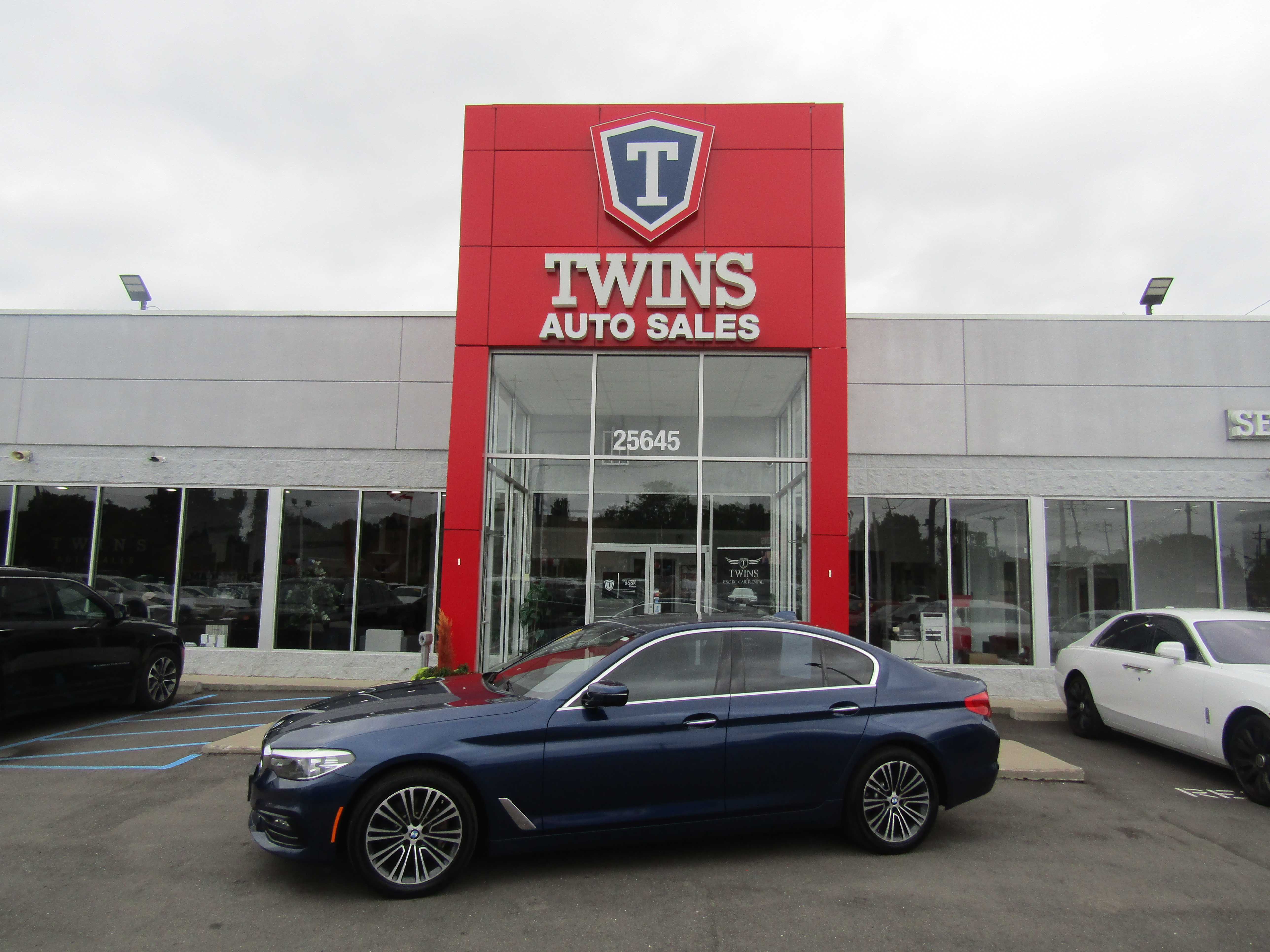 BLUE, 2018 BMW 5 SERIES Image 