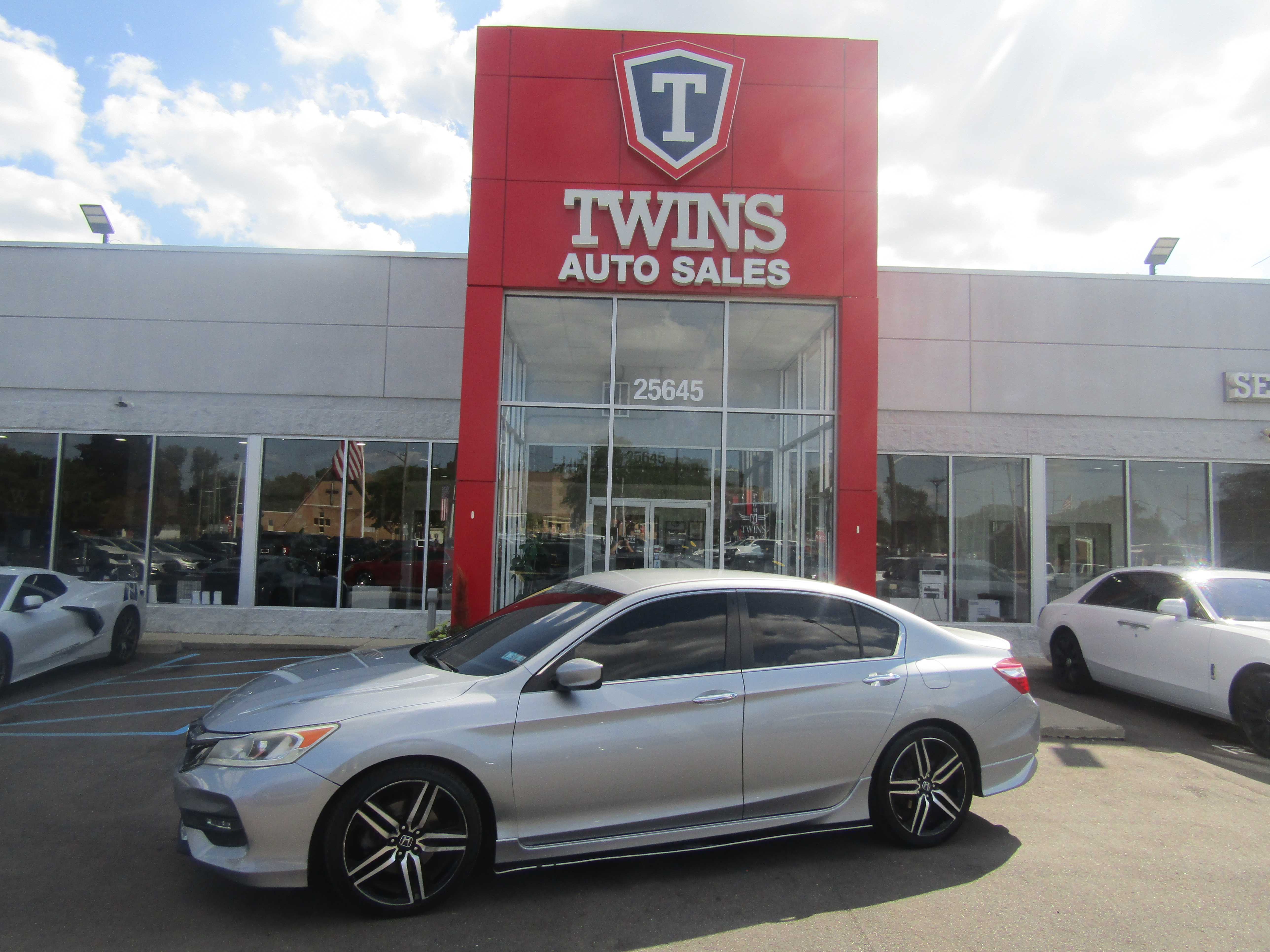 SILVER, 2016 HONDA ACCORD Image 