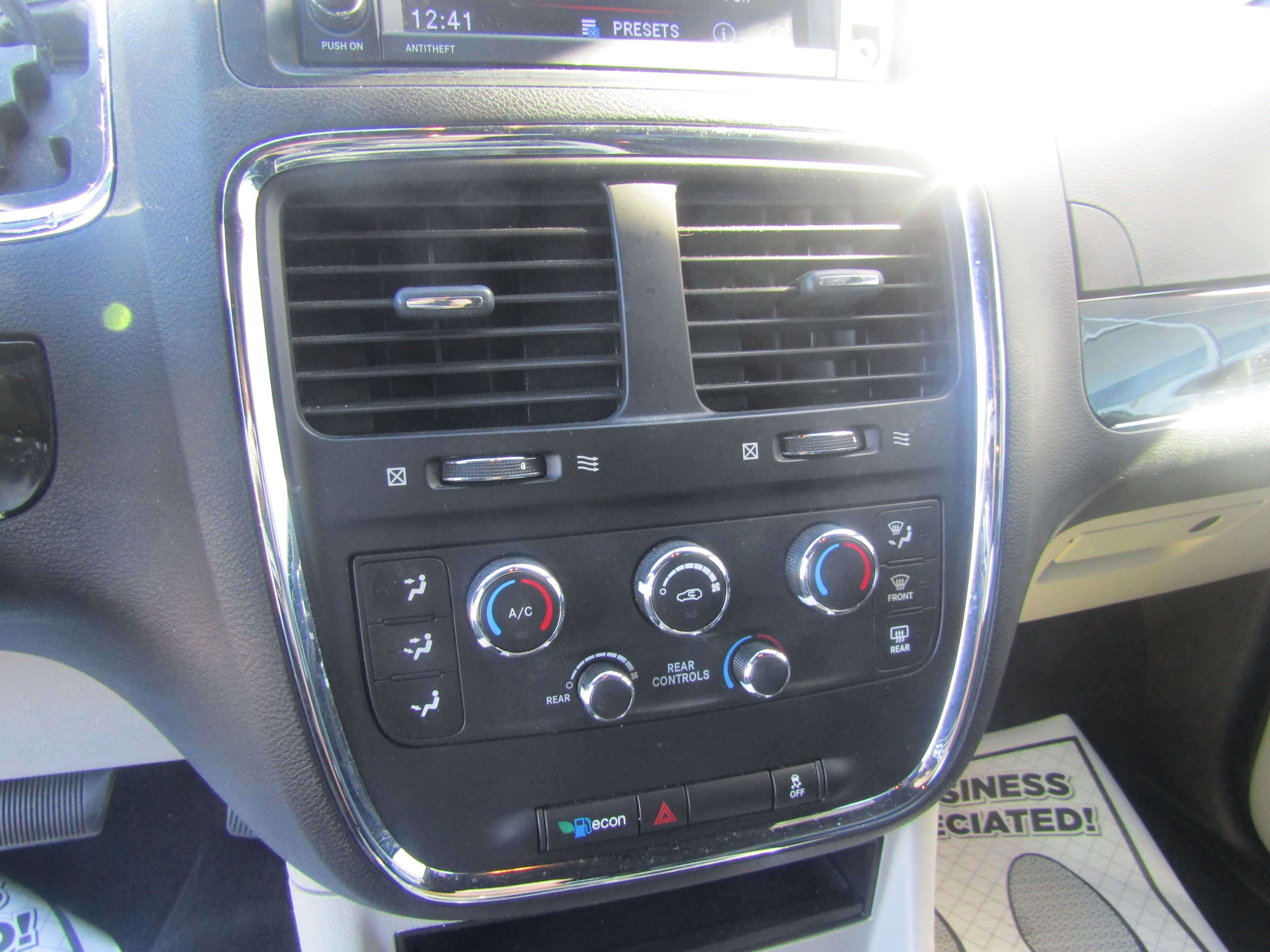 RED, 2018 DODGE GRAND CARAVAN PASSENGER Thumnail Image 14