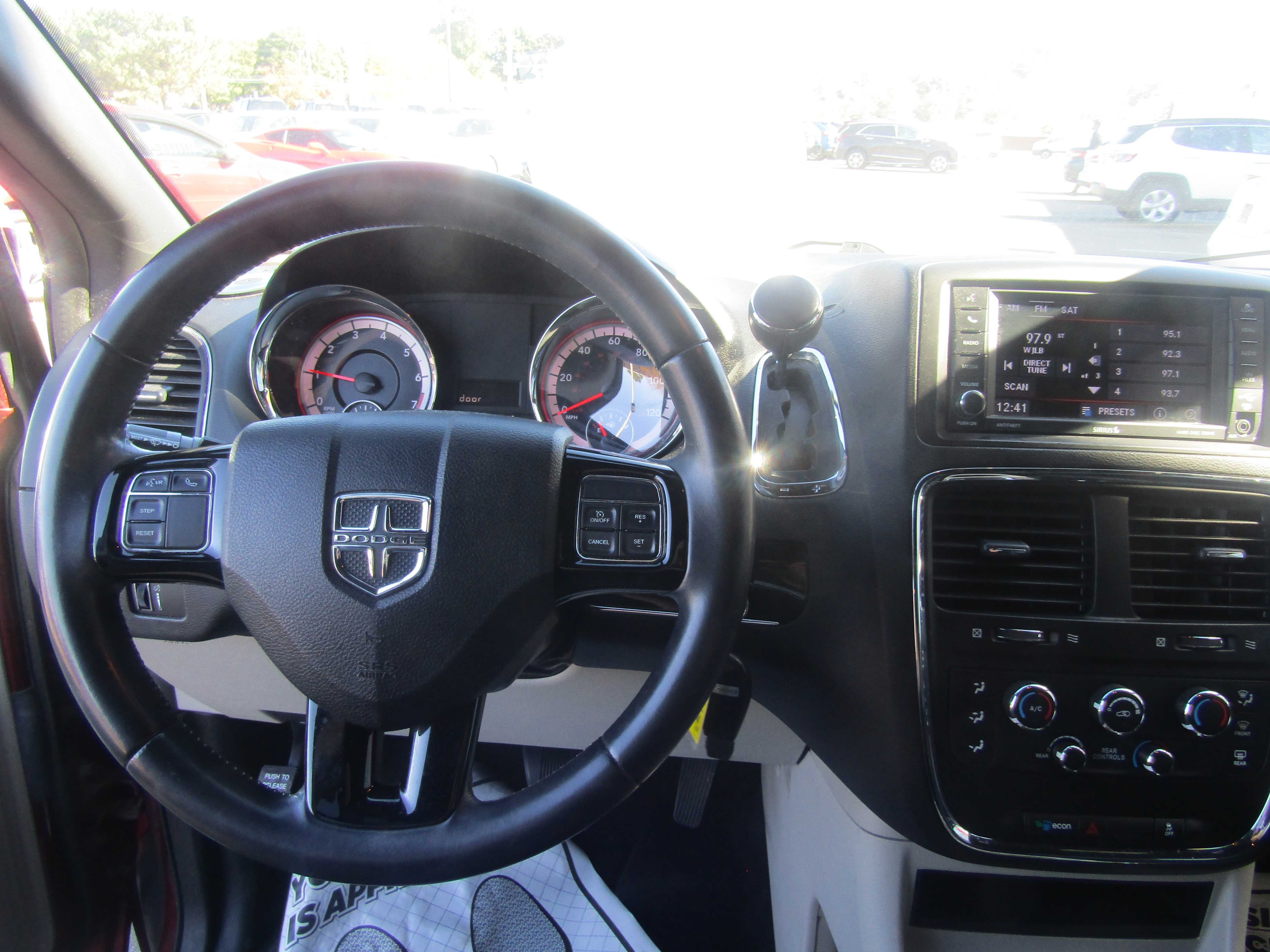 RED, 2018 DODGE GRAND CARAVAN PASSENGER Thumnail Image 20