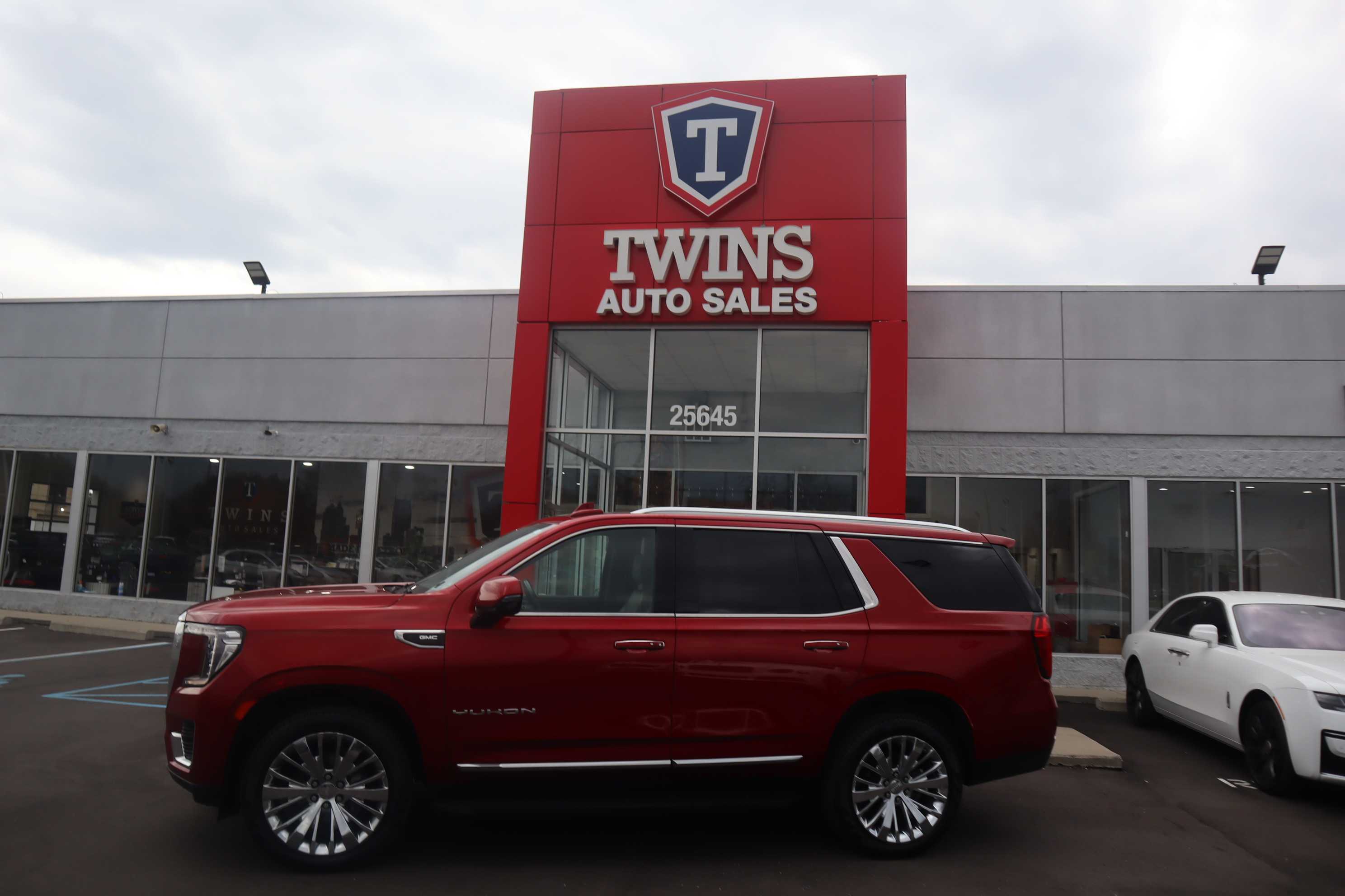 RED, 2021 GMC YUKON Thumnail Image 1