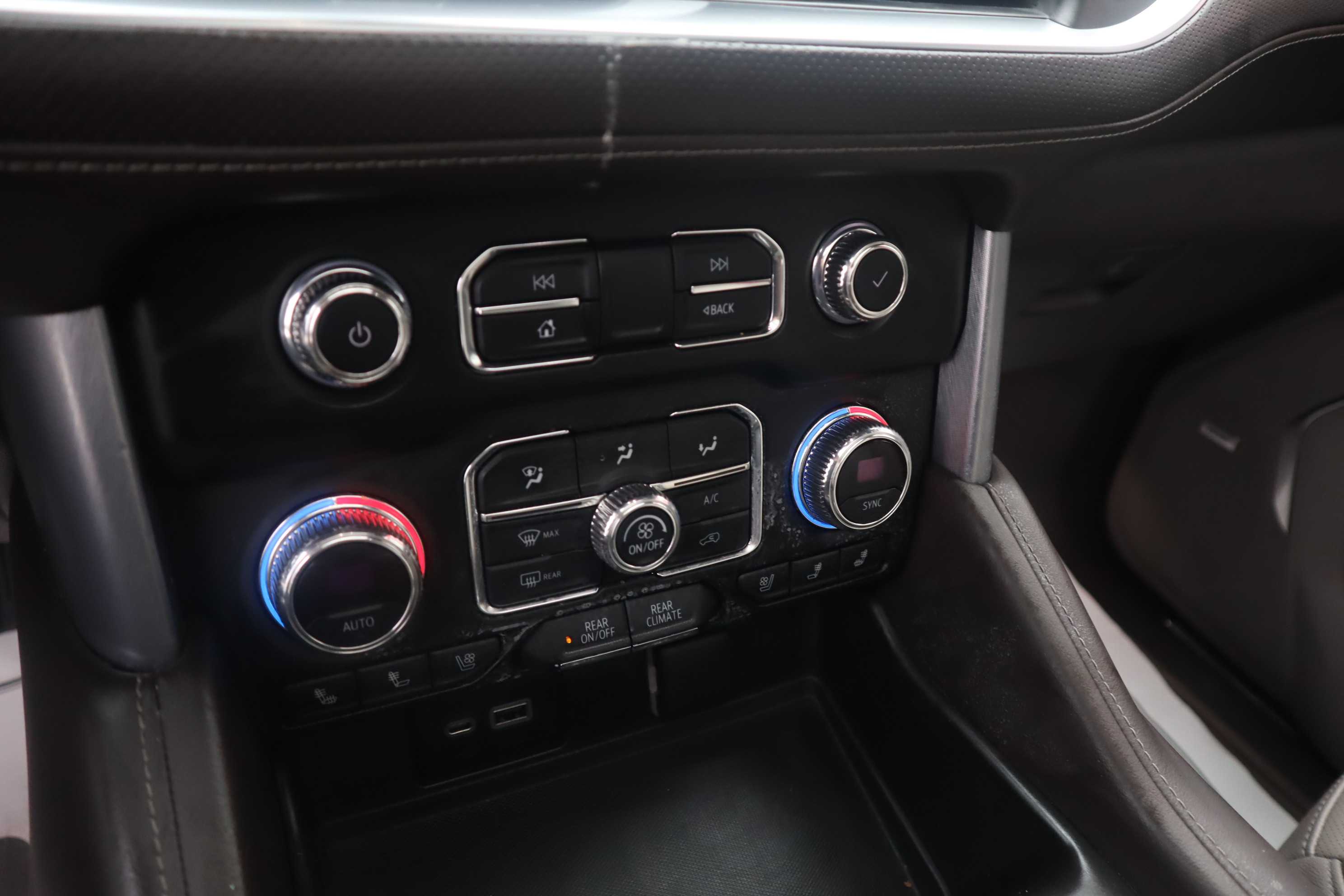 RED, 2021 GMC YUKON Thumnail Image 18