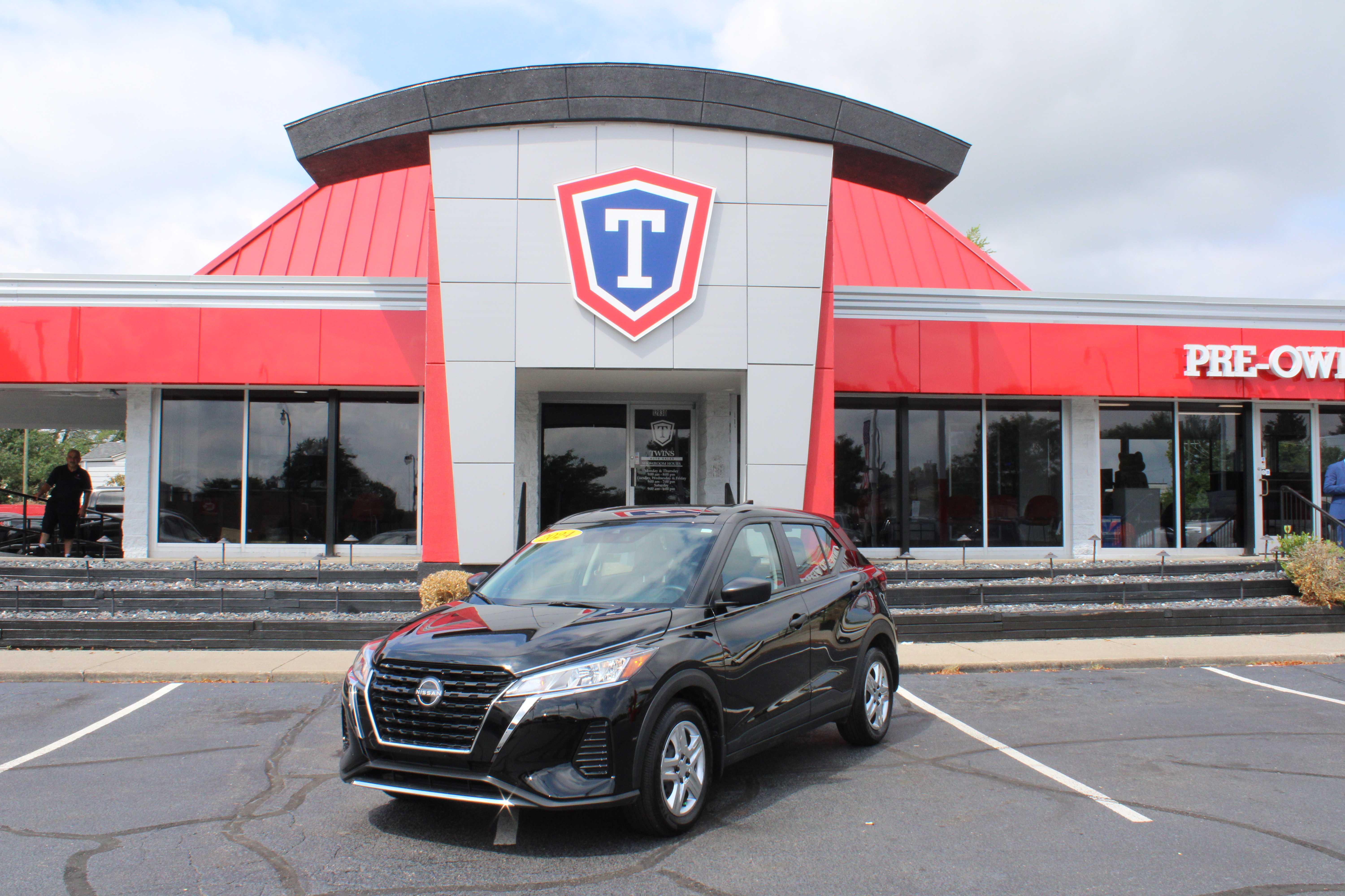BLACK, 2024 NISSAN KICKS Thumnail Image 1