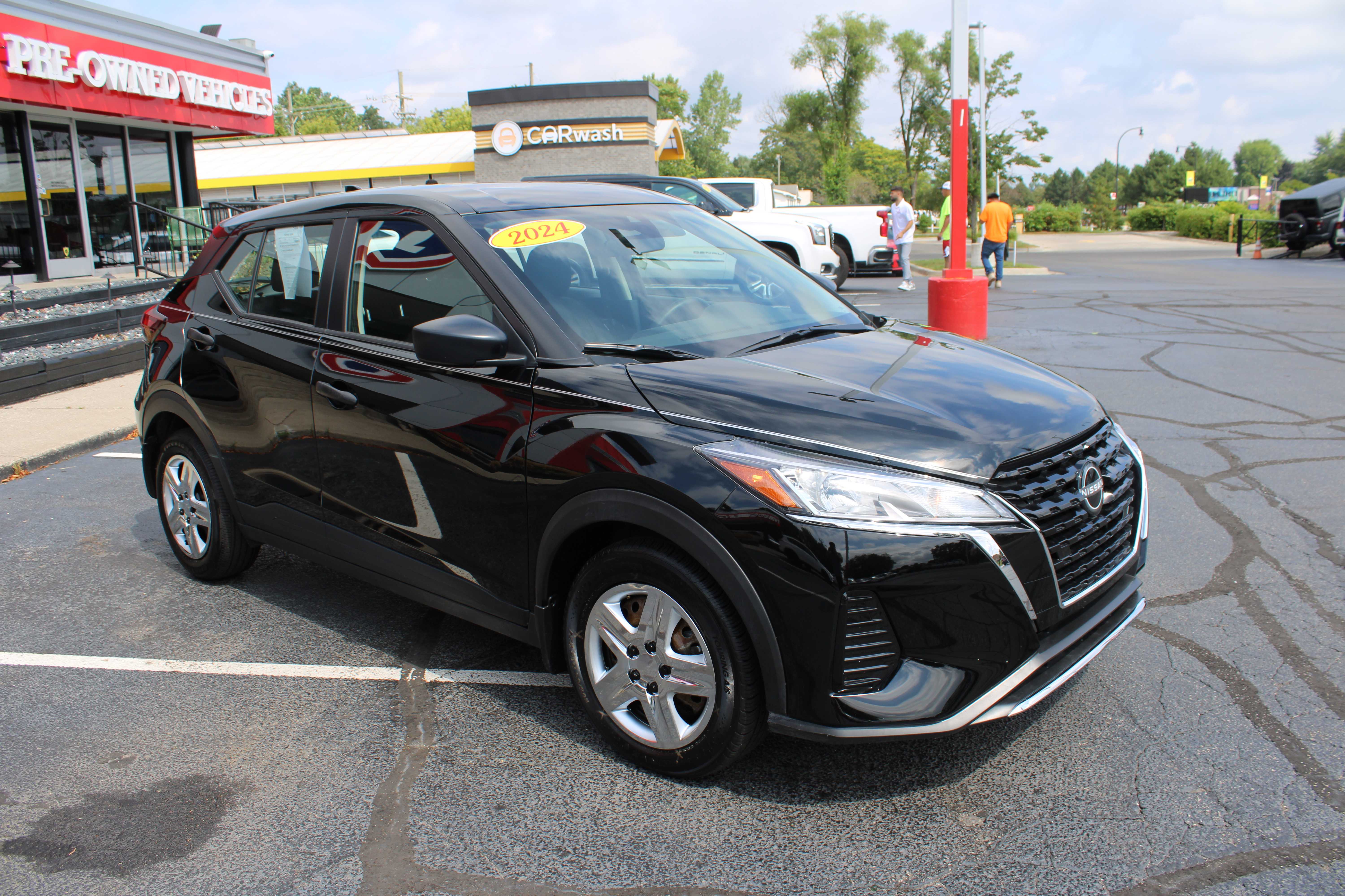 BLACK, 2024 NISSAN KICKS Thumnail Image 4