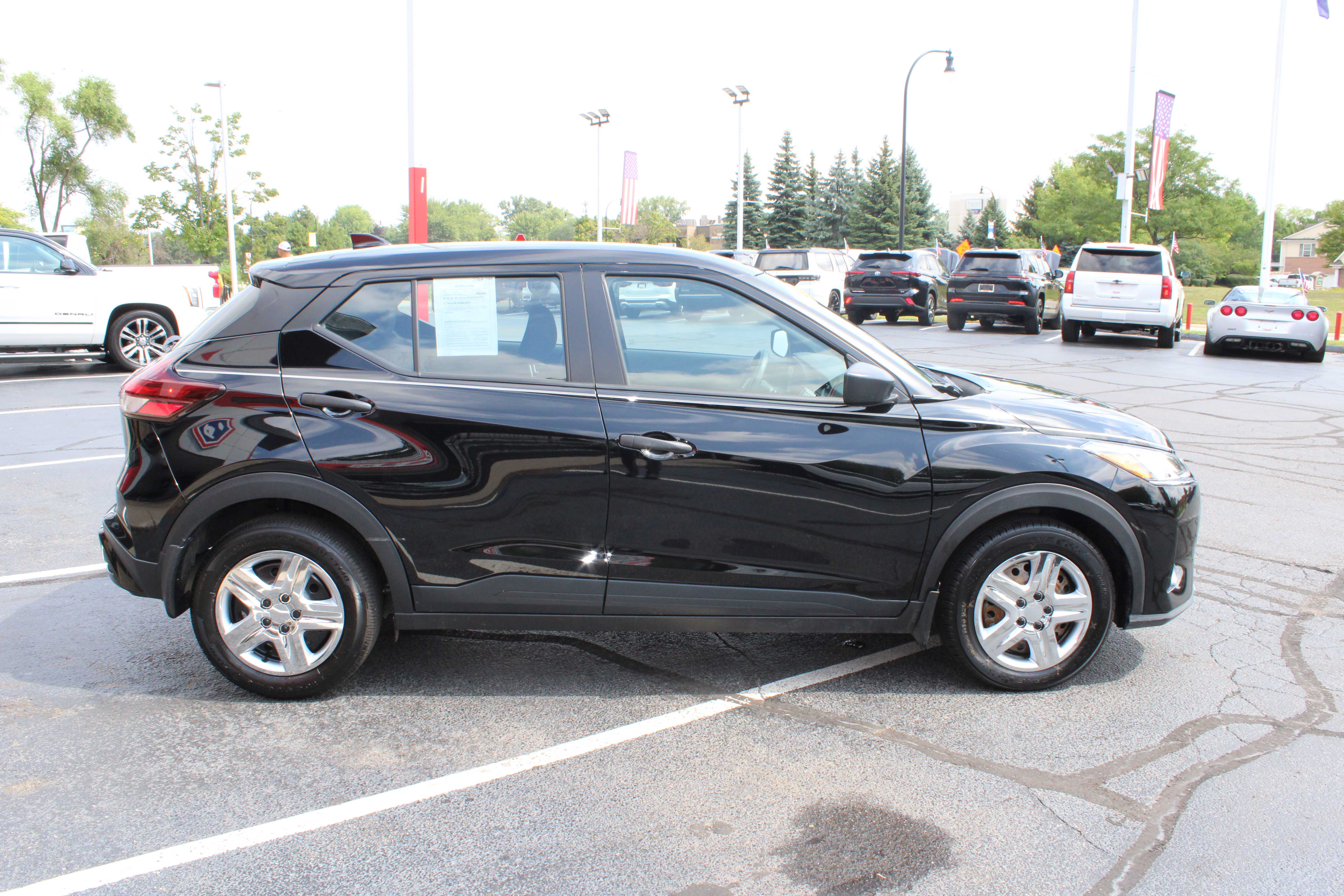 BLACK, 2024 NISSAN KICKS Thumnail Image 5