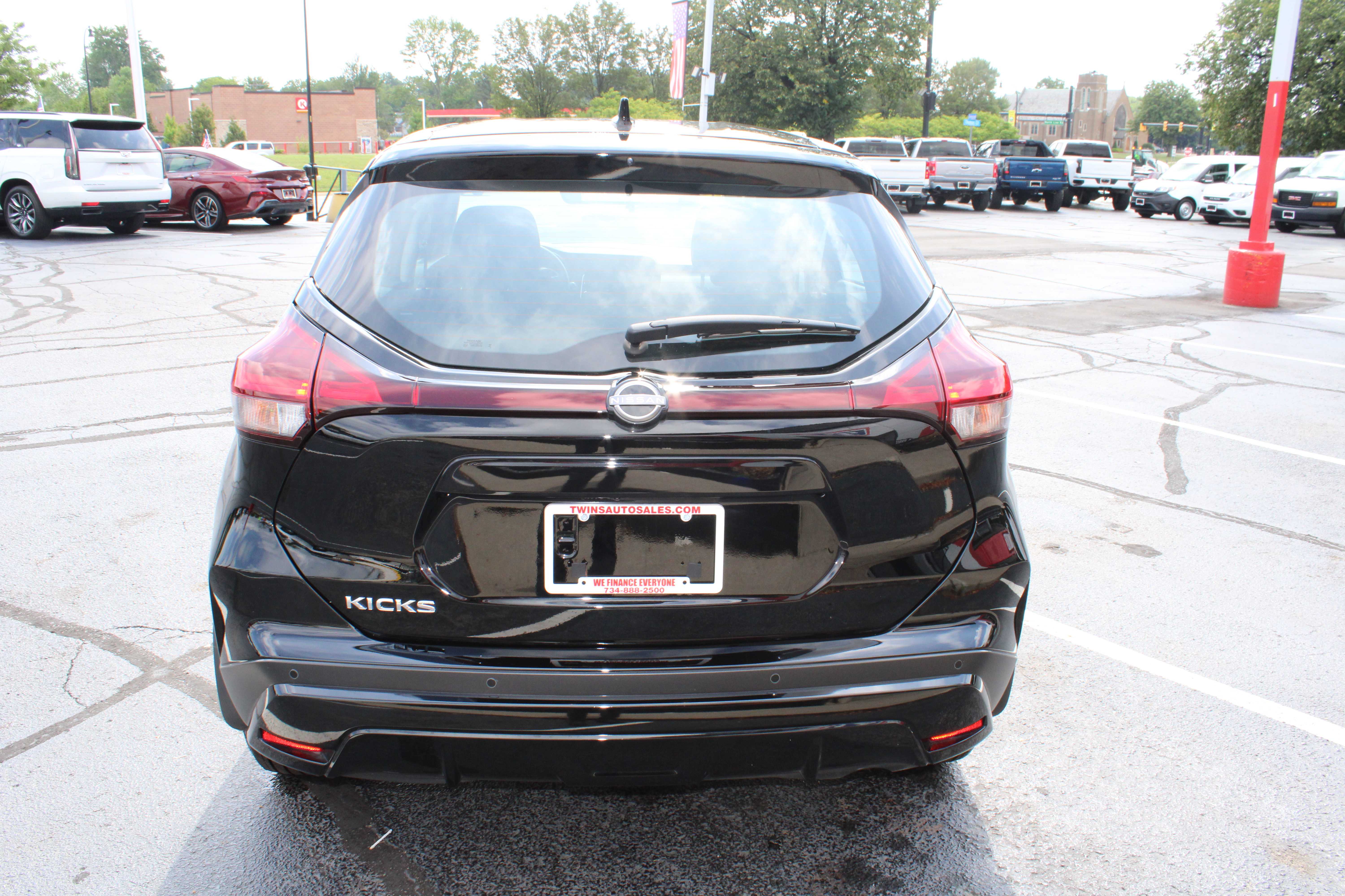 BLACK, 2024 NISSAN KICKS Thumnail Image 7