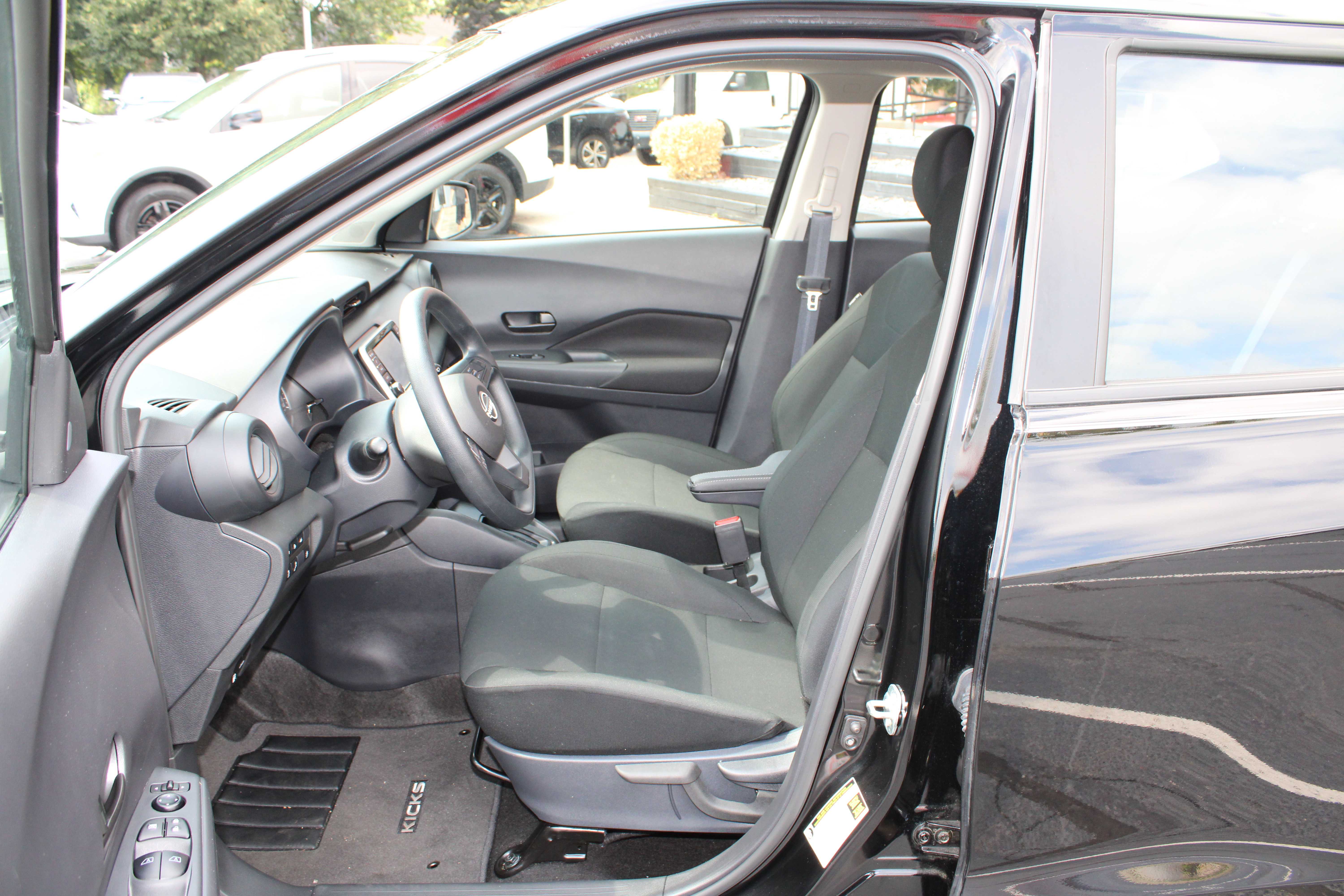 BLACK, 2024 NISSAN KICKS Thumnail Image 10