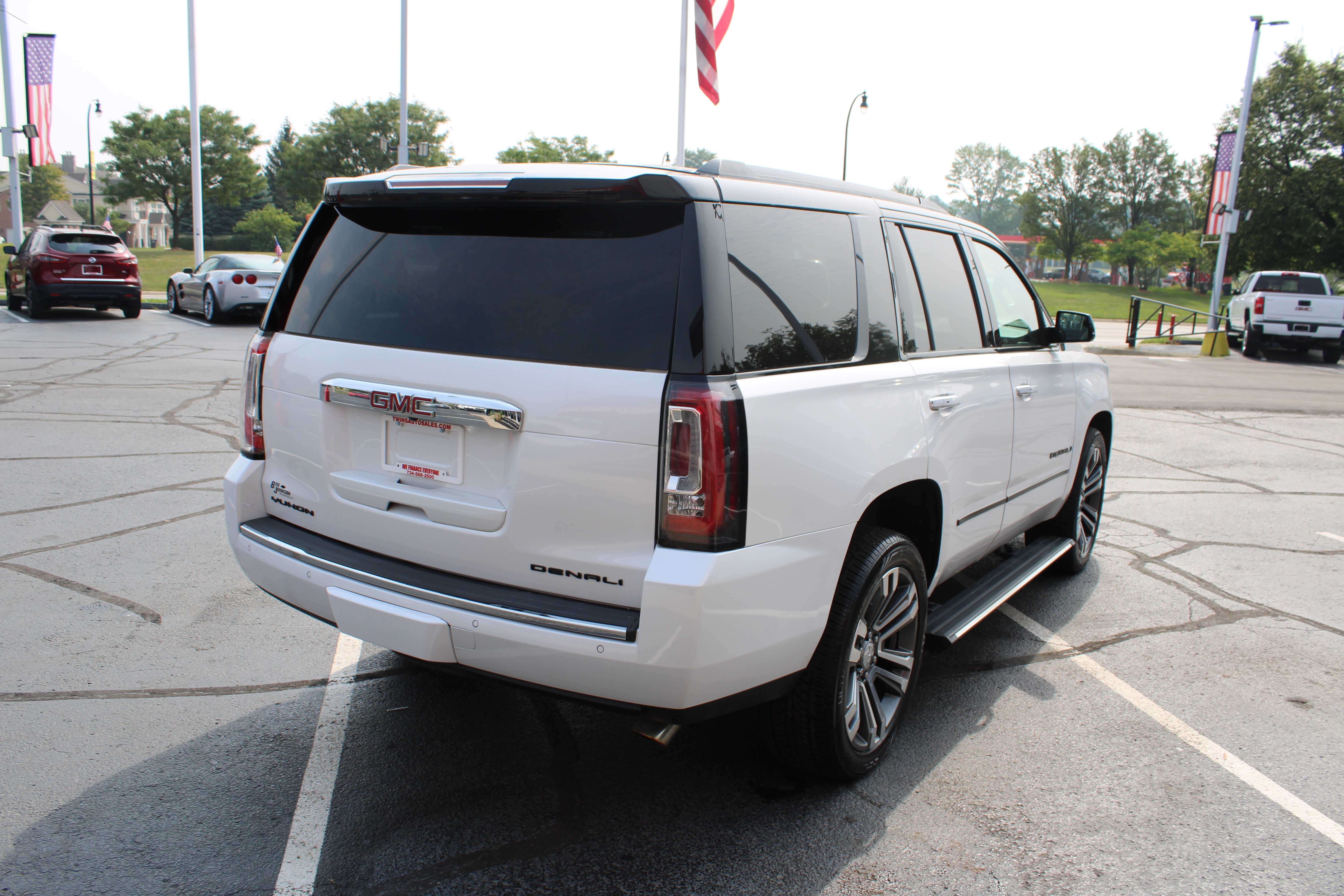 WHITE, 2019 GMC YUKON Thumnail Image 6