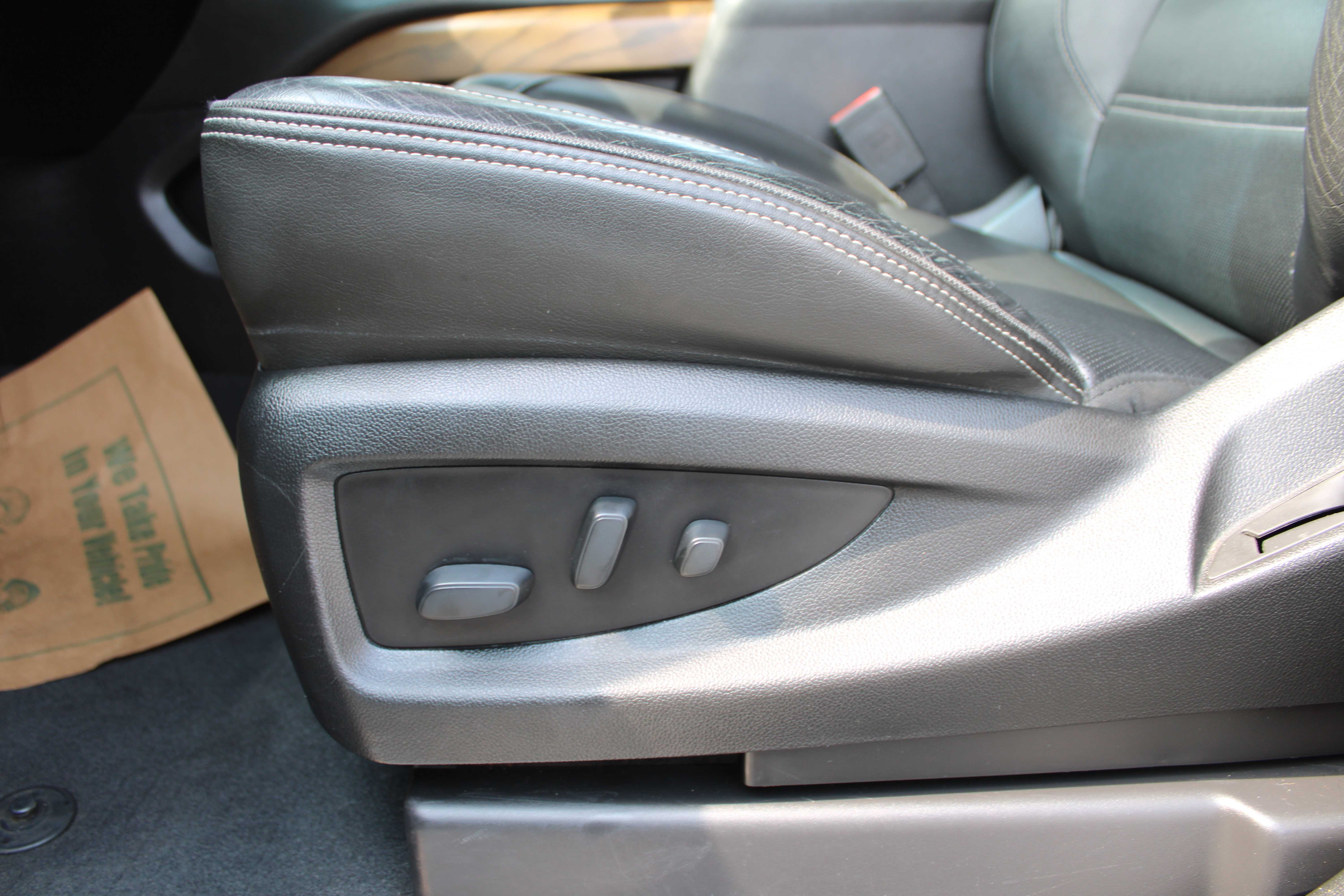 WHITE, 2019 GMC YUKON Thumnail Image 11