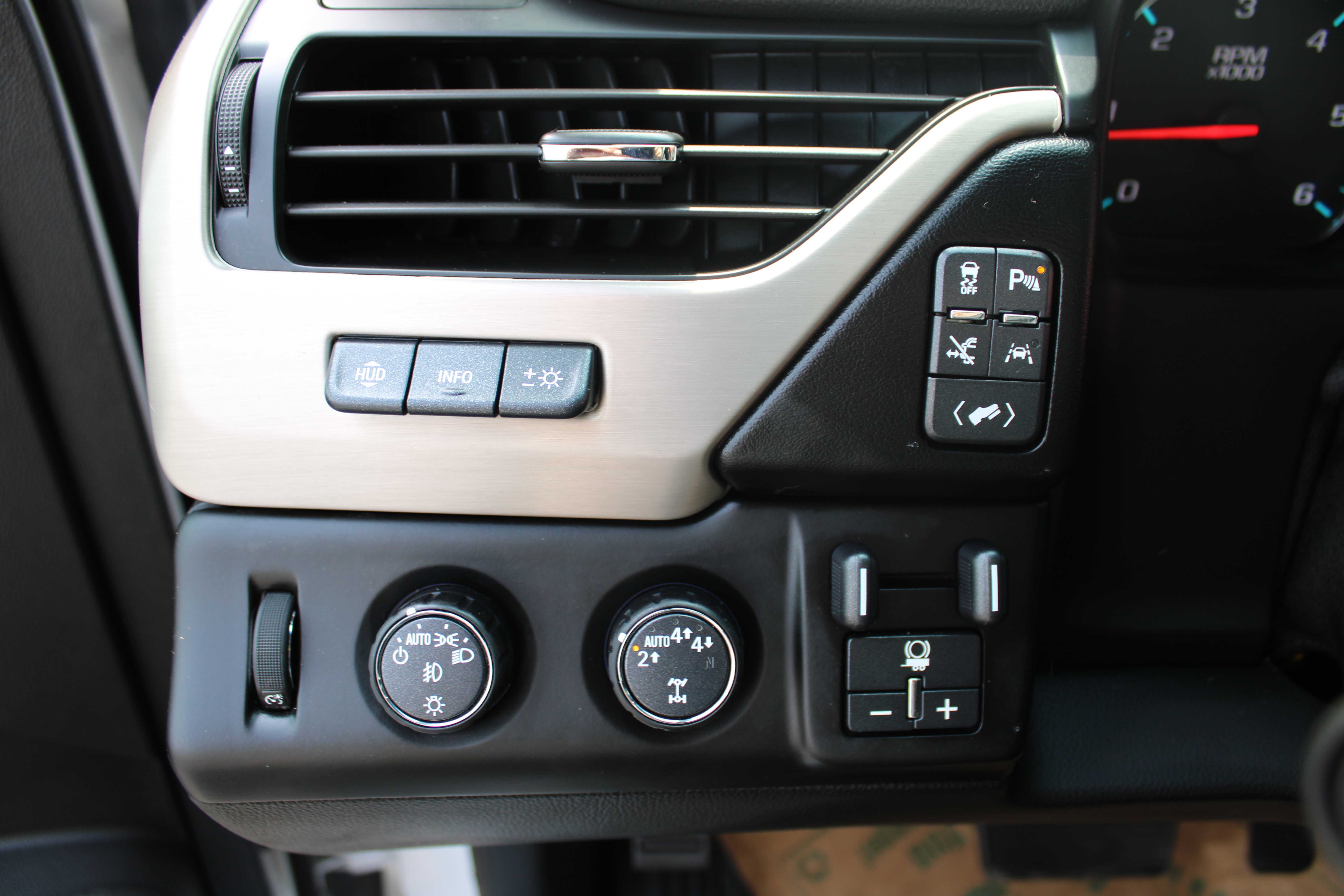 WHITE, 2019 GMC YUKON Thumnail Image 12