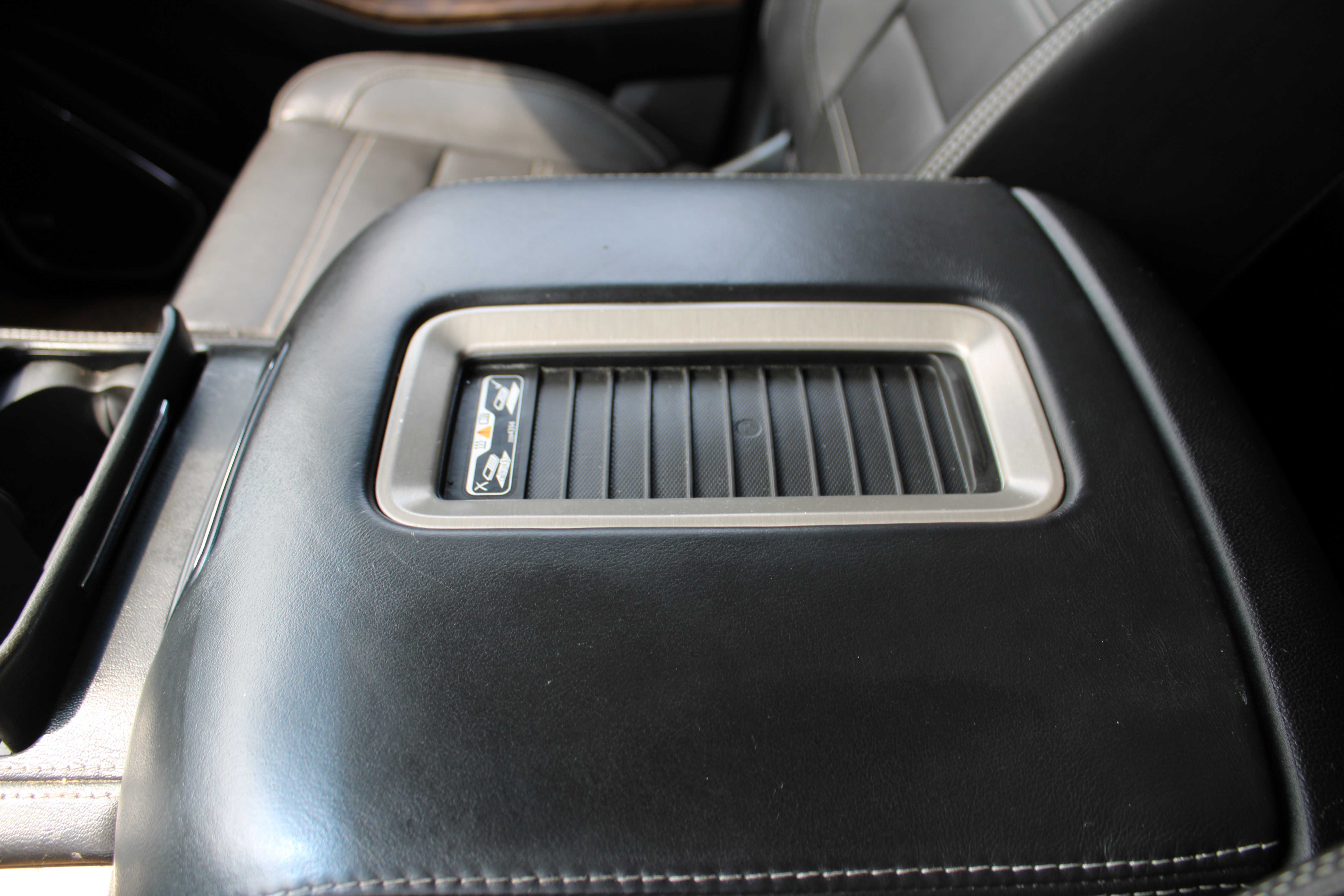 WHITE, 2019 GMC YUKON Thumnail Image 13