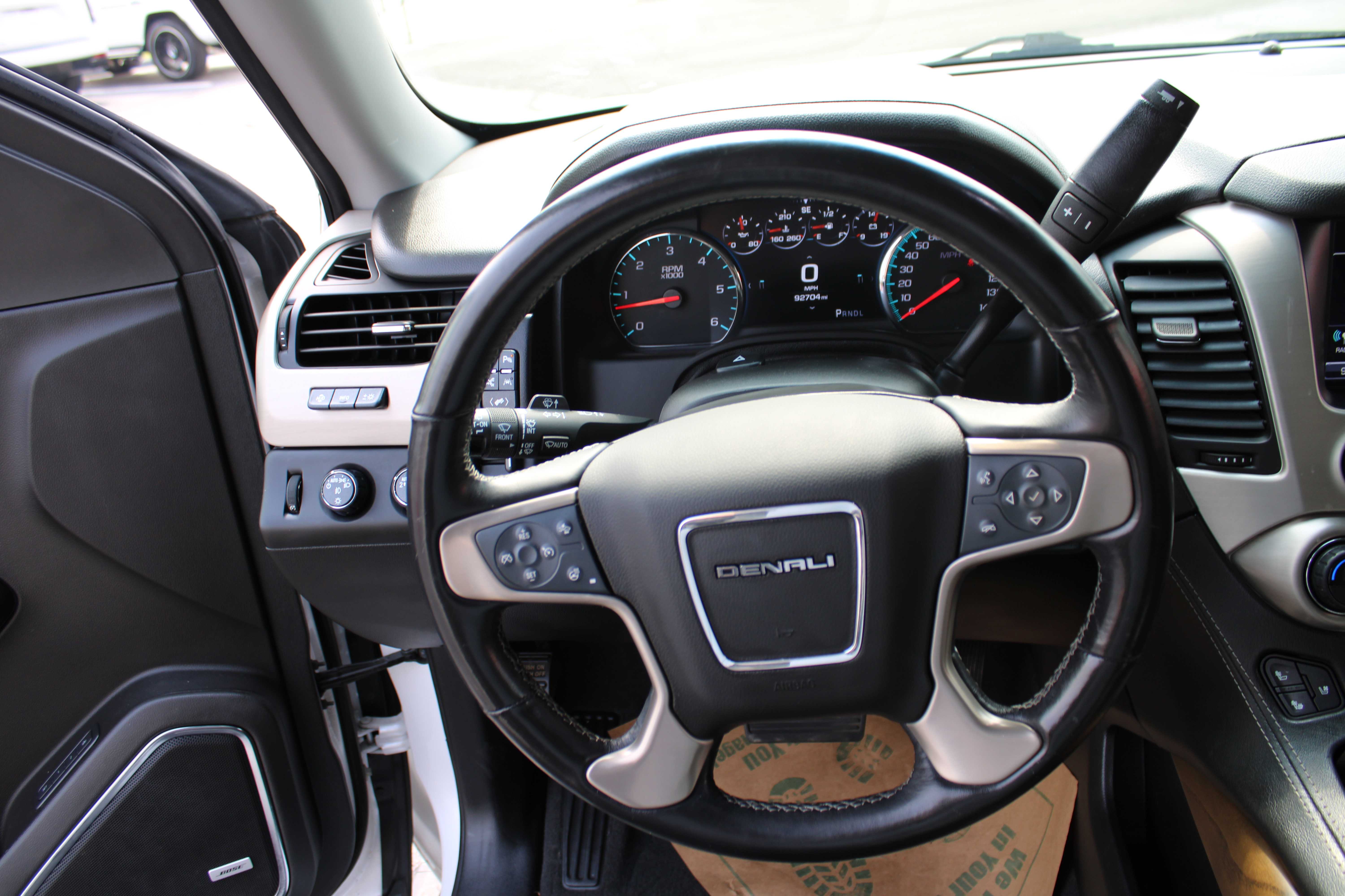 WHITE, 2019 GMC YUKON Thumnail Image 17
