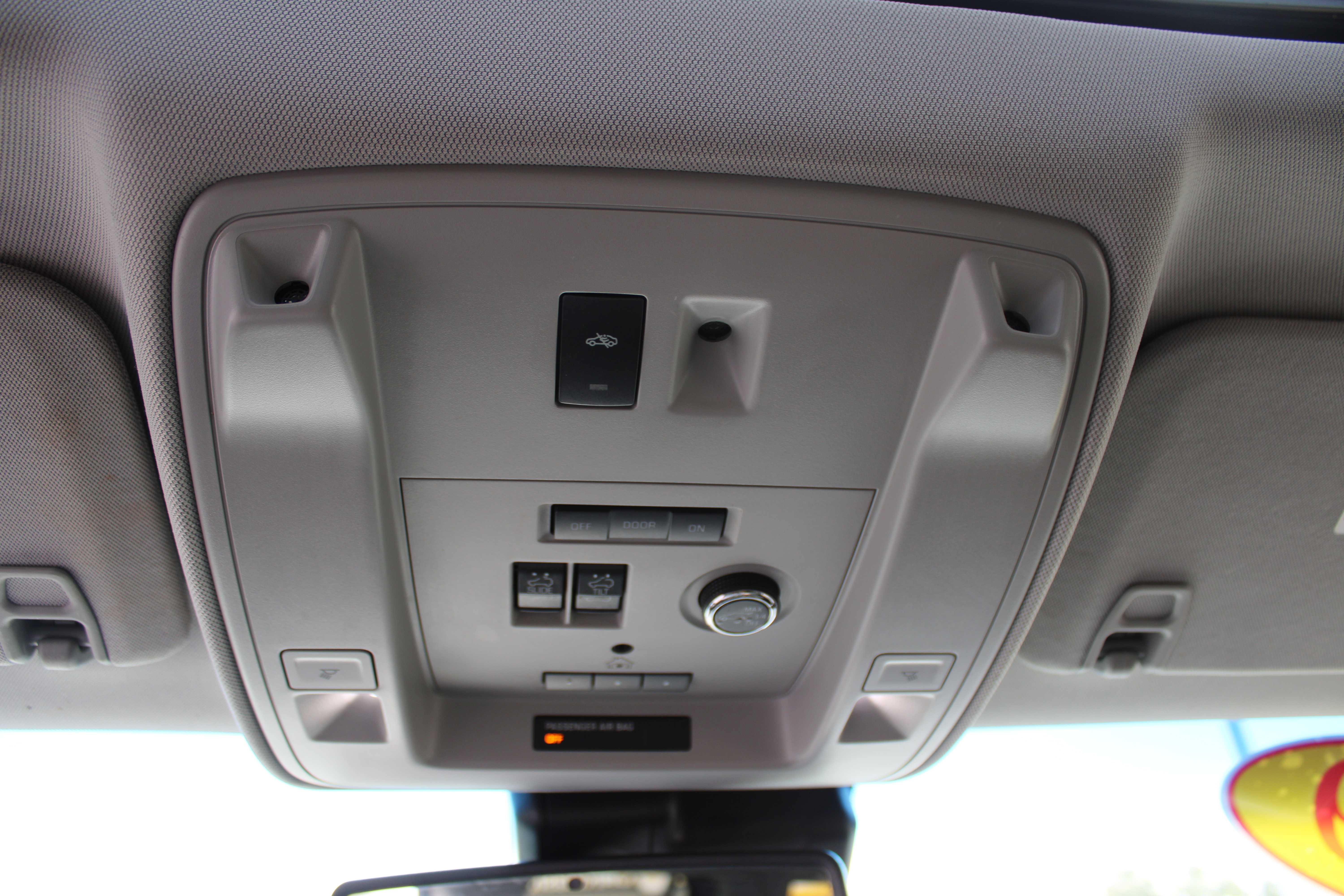 WHITE, 2019 GMC YUKON Thumnail Image 18
