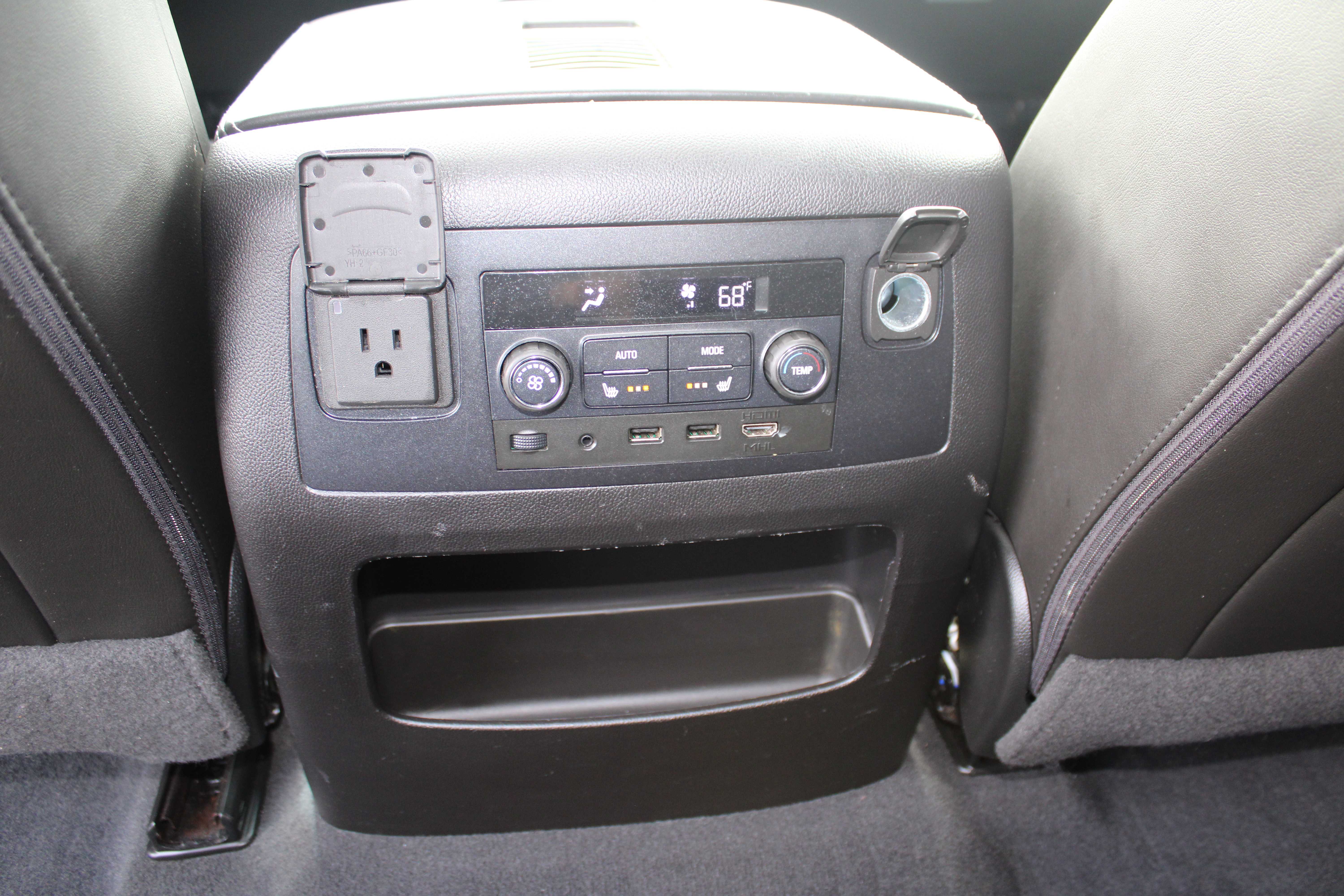 WHITE, 2019 GMC YUKON Thumnail Image 23