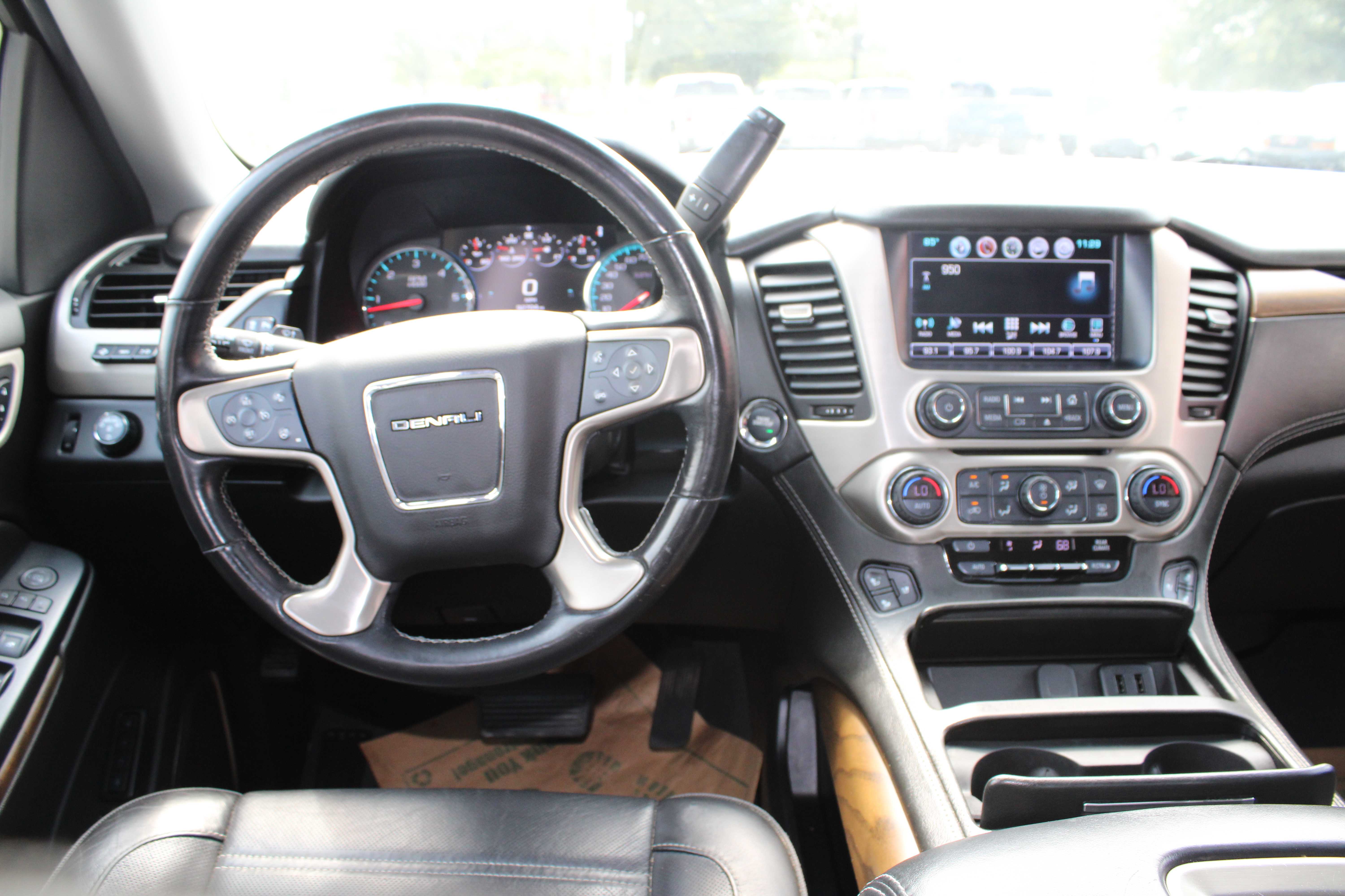WHITE, 2019 GMC YUKON Thumnail Image 24
